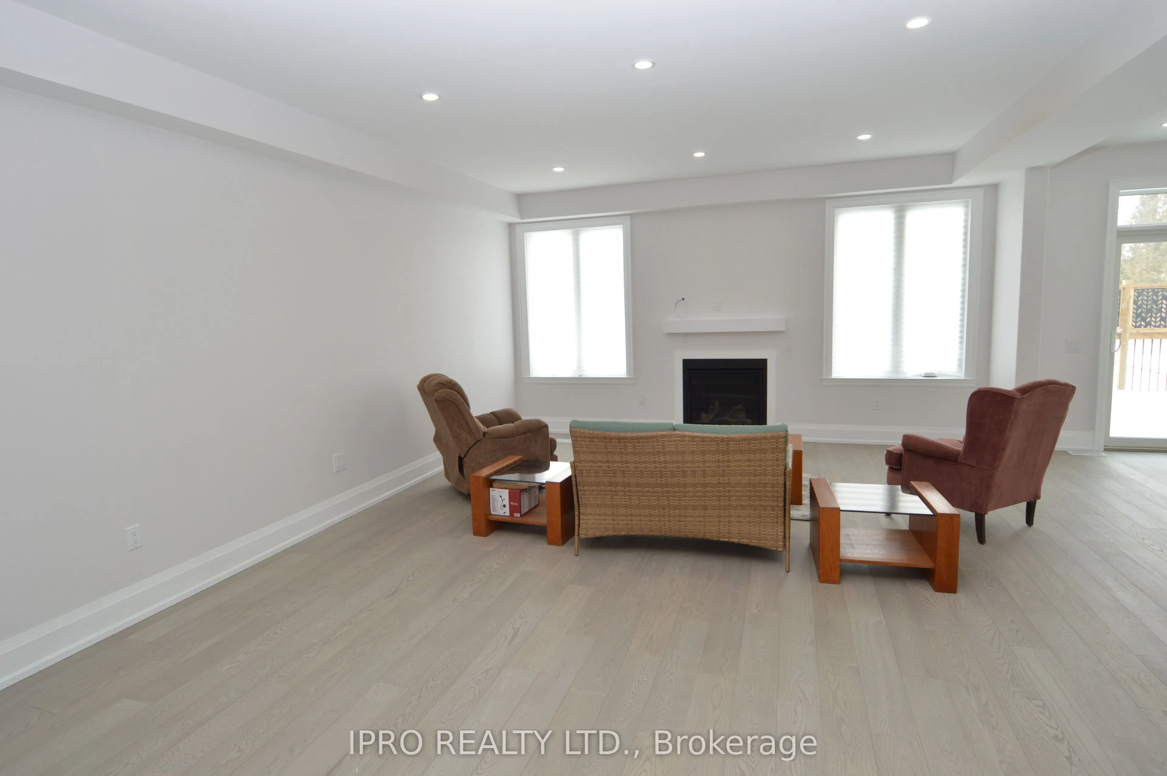 44 Albert Street W