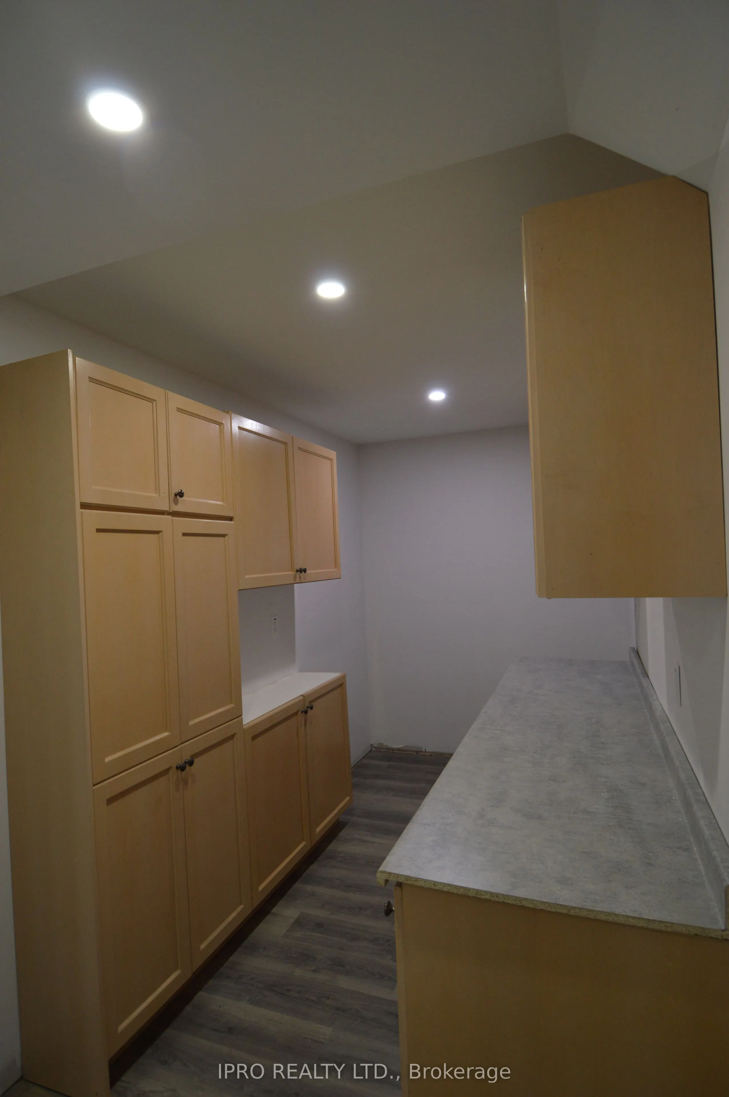 44 Albert Street W