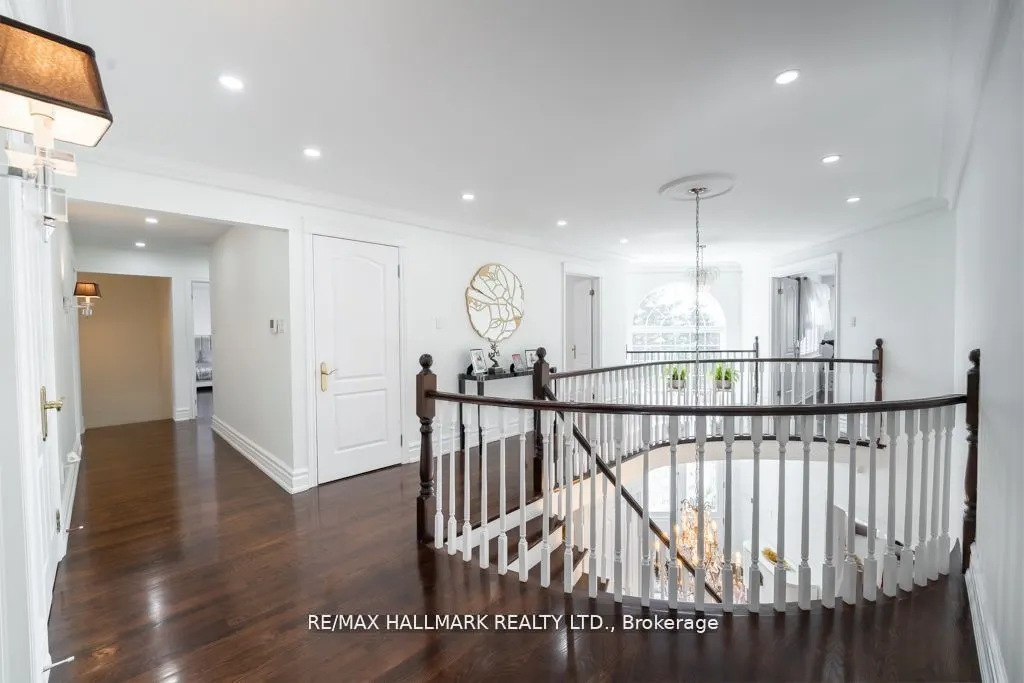 384 Kennedy Street W