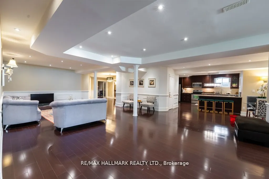 384 Kennedy Street W