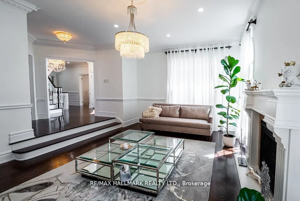 384 Kennedy Street W