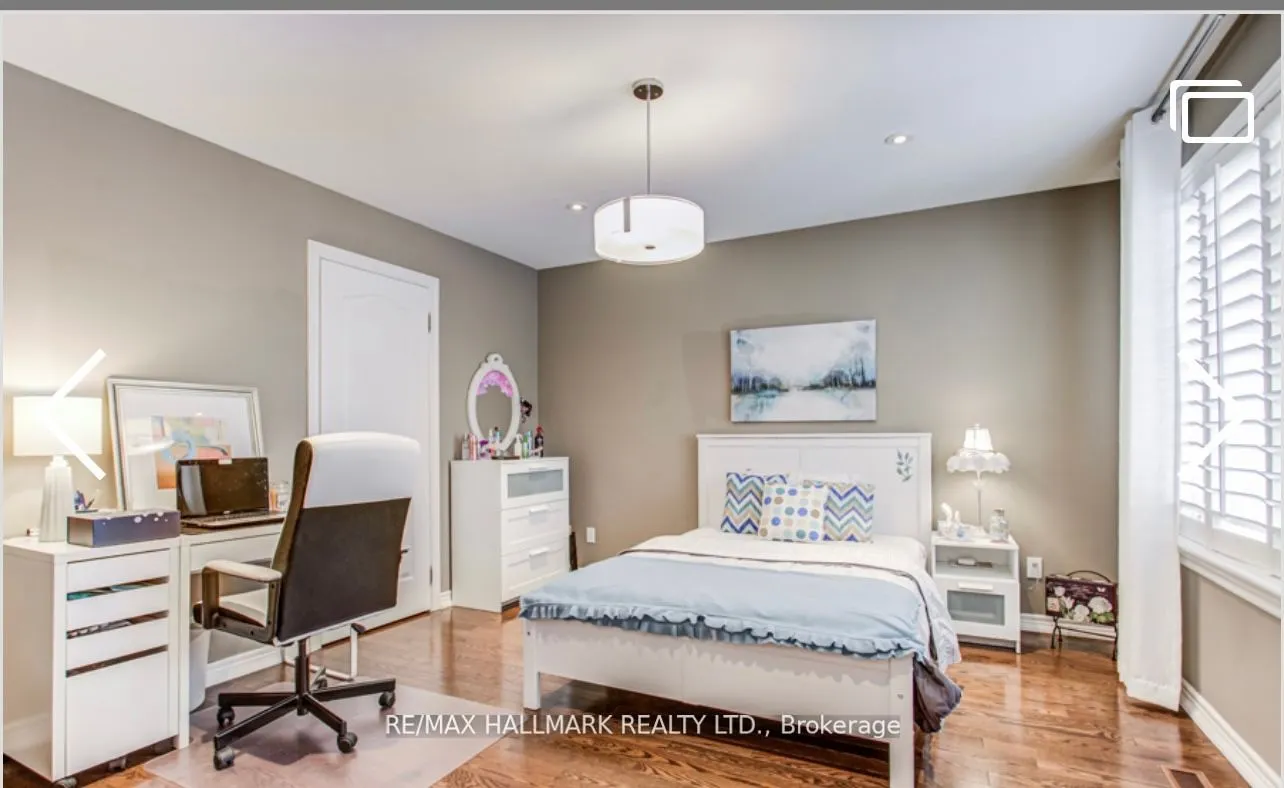 384 Kennedy Street W