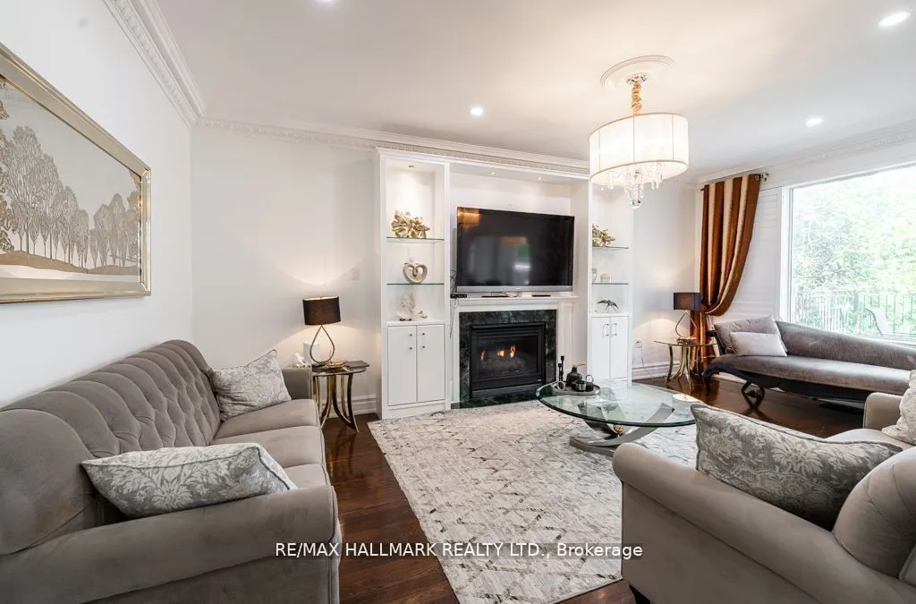 384 Kennedy Street W