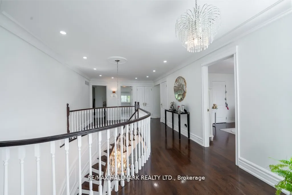 384 Kennedy Street W