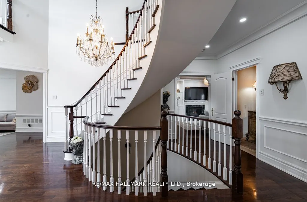 384 Kennedy Street W