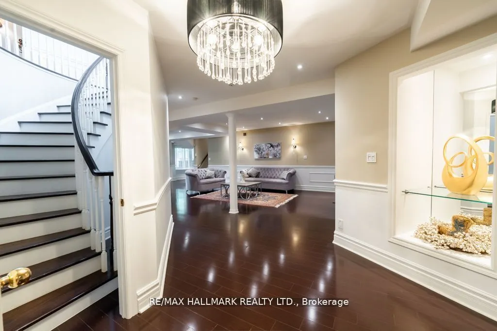 384 Kennedy Street W