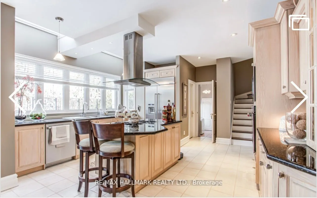 384 Kennedy Street W