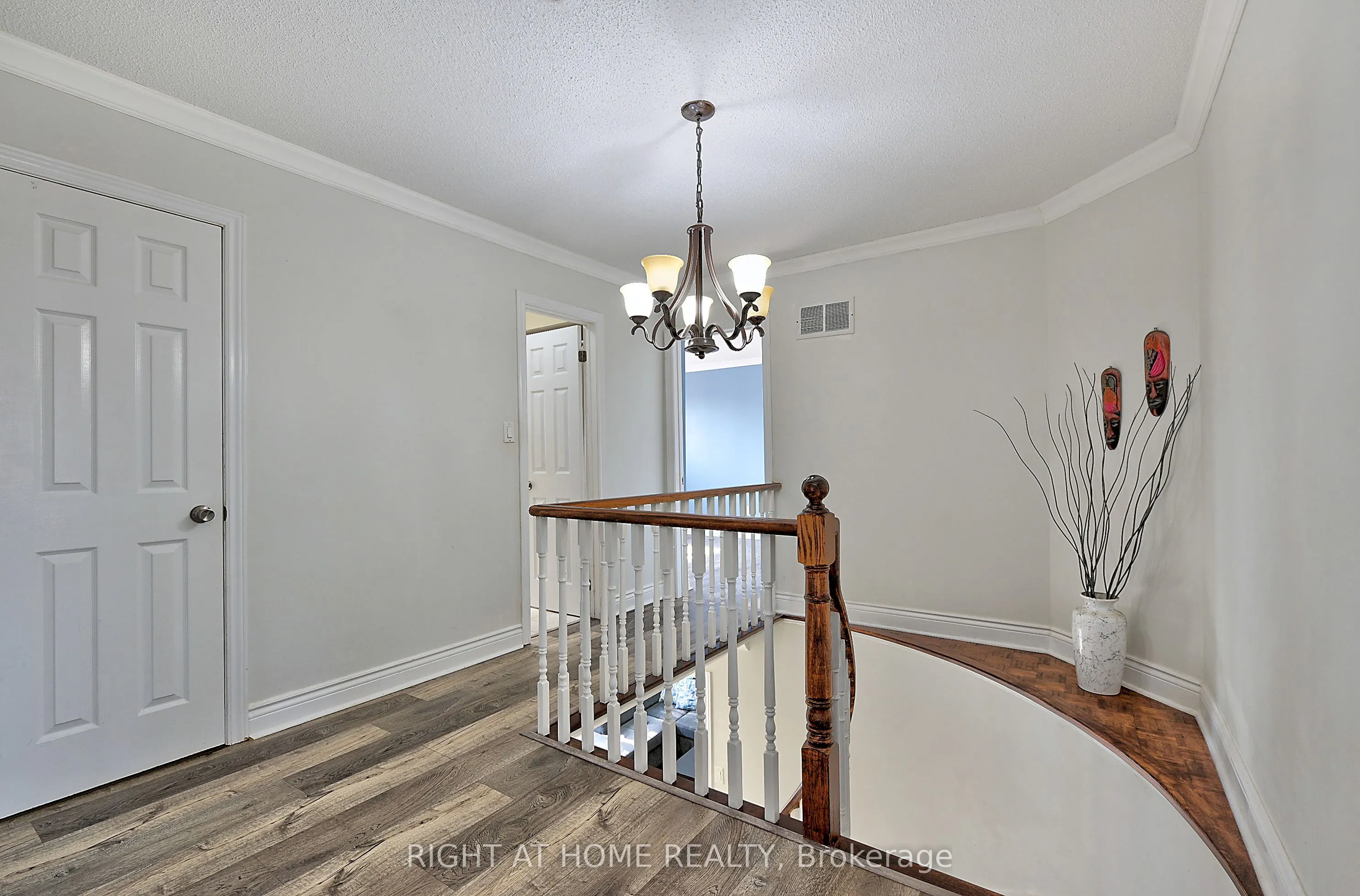 224 Ridgefield Crescent