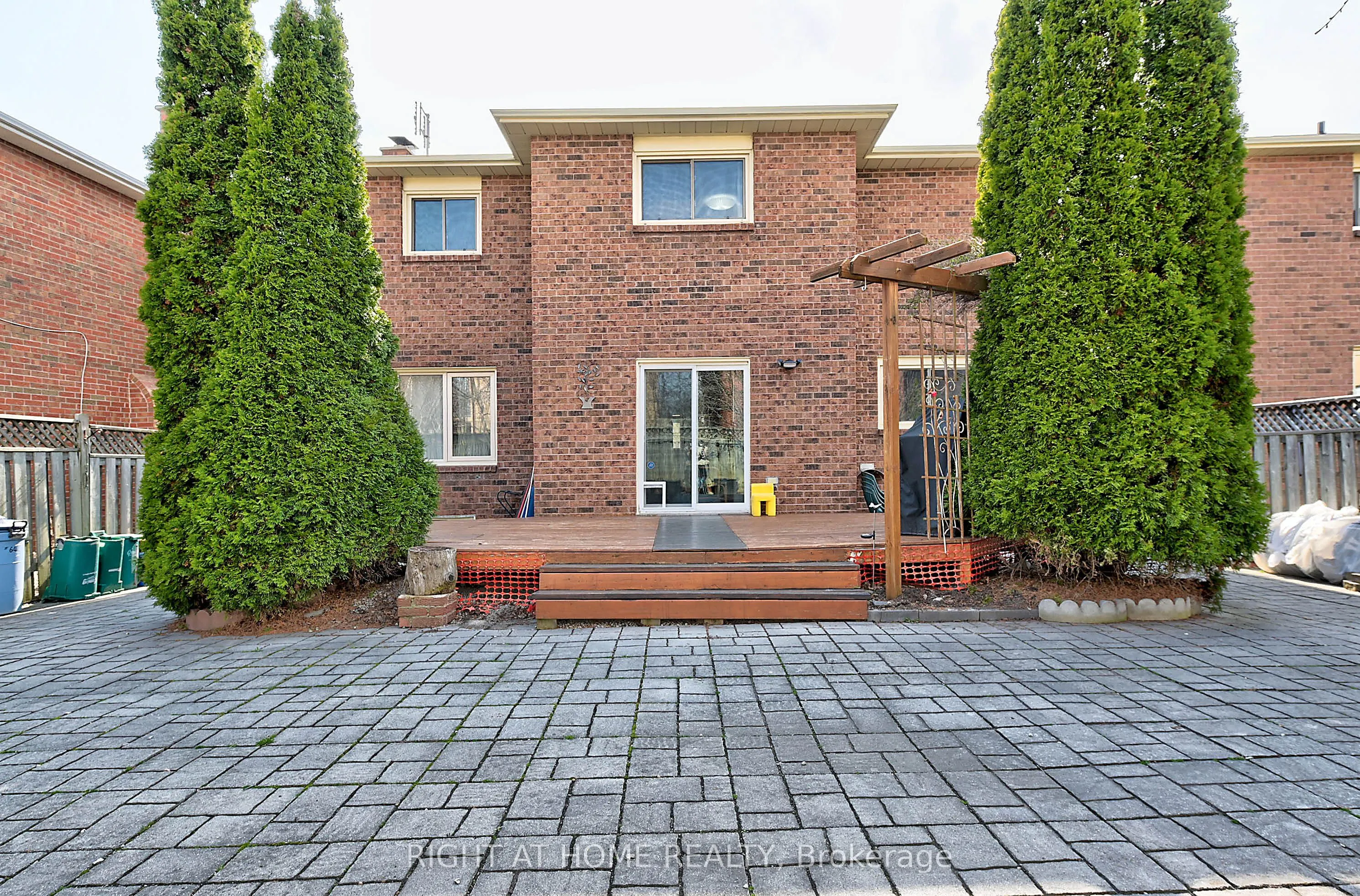 224 Ridgefield Crescent