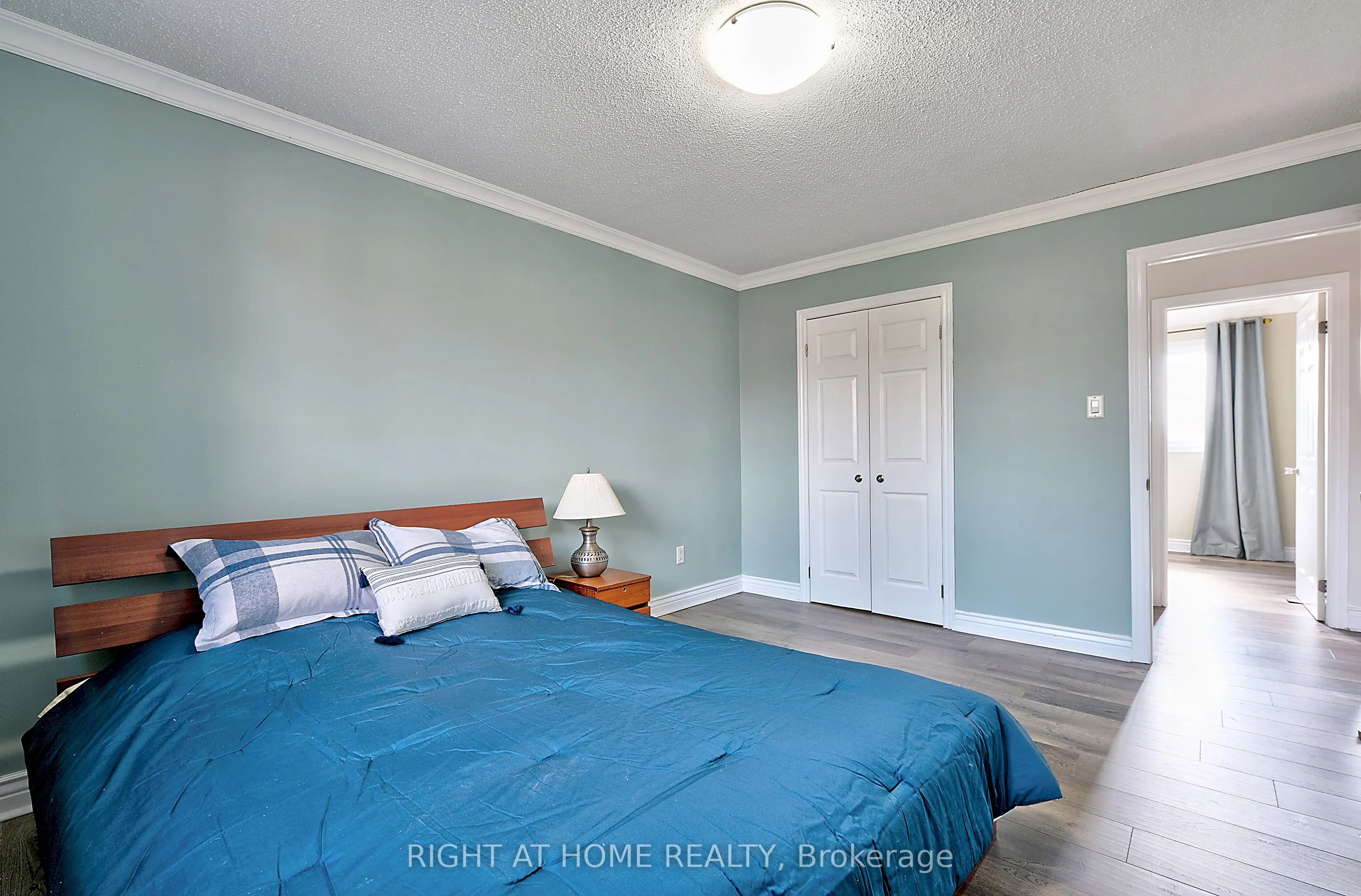 224 Ridgefield Crescent