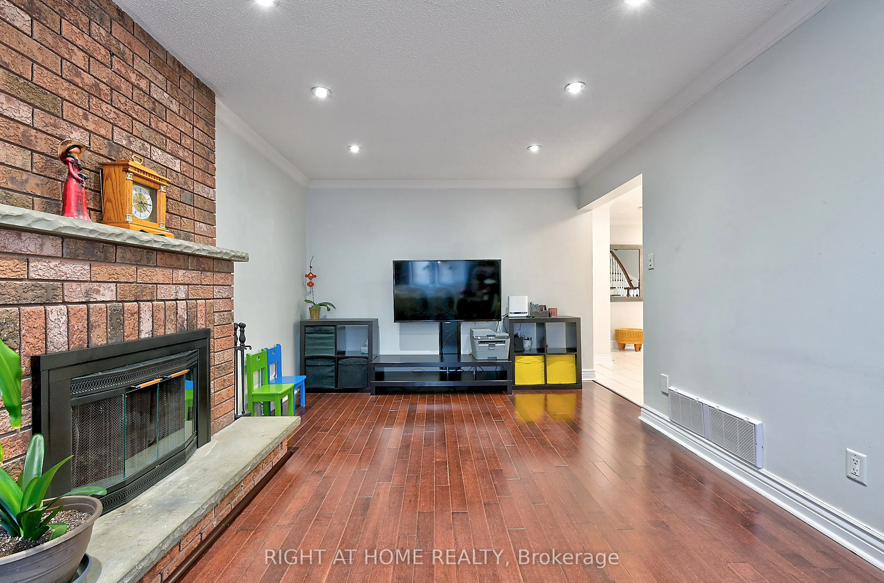 224 Ridgefield Crescent