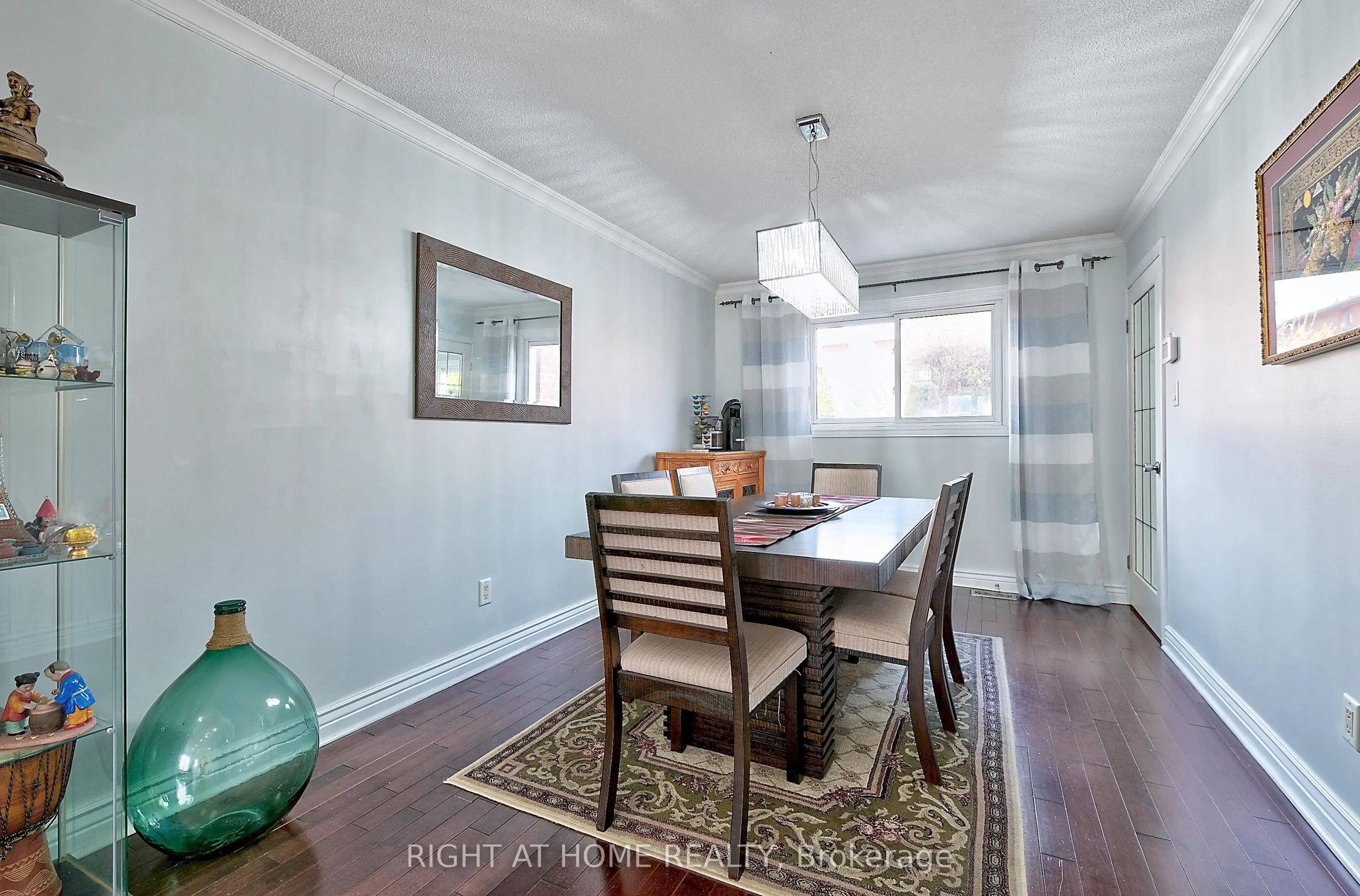 224 Ridgefield Crescent