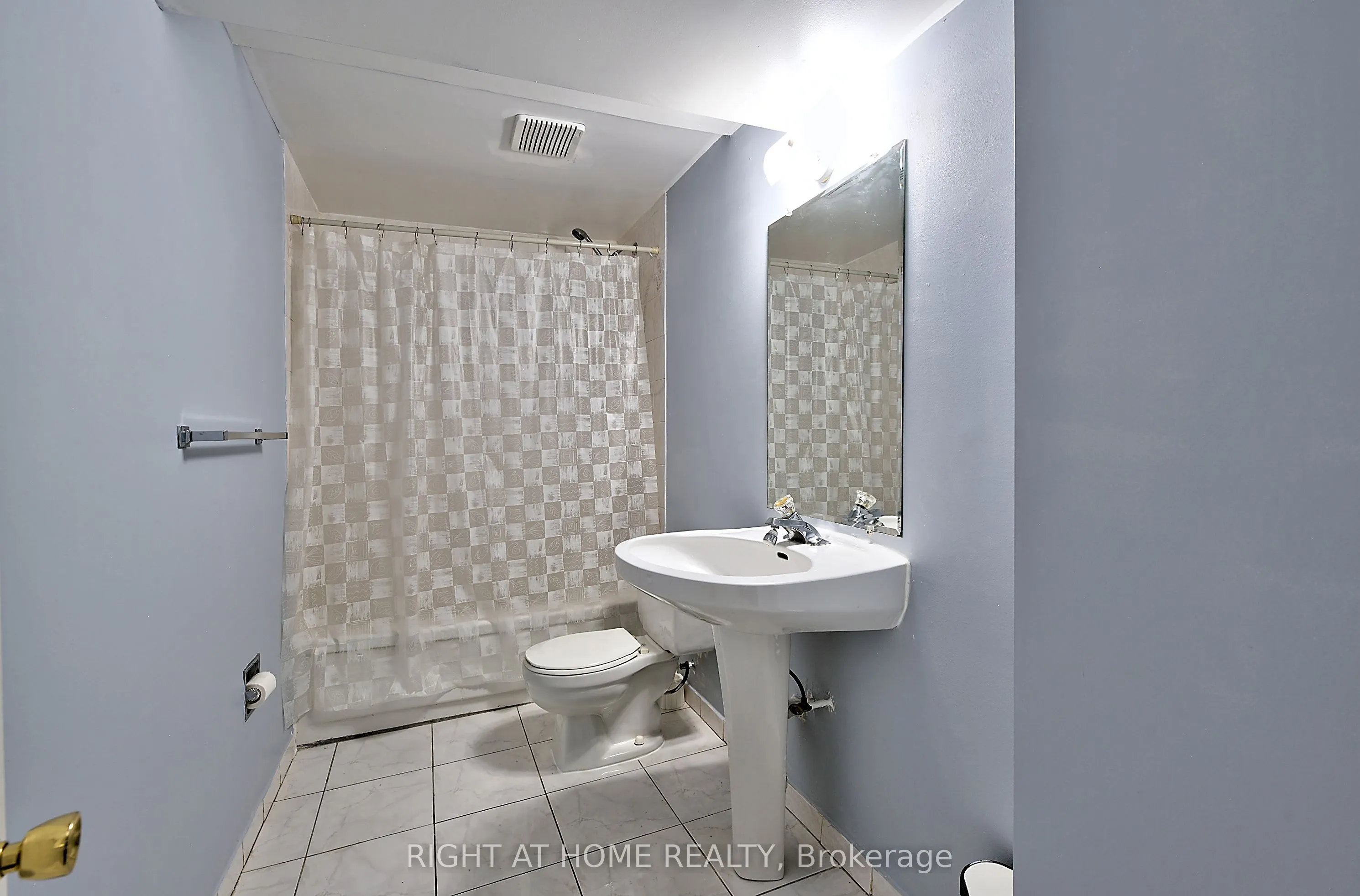 224 Ridgefield Crescent