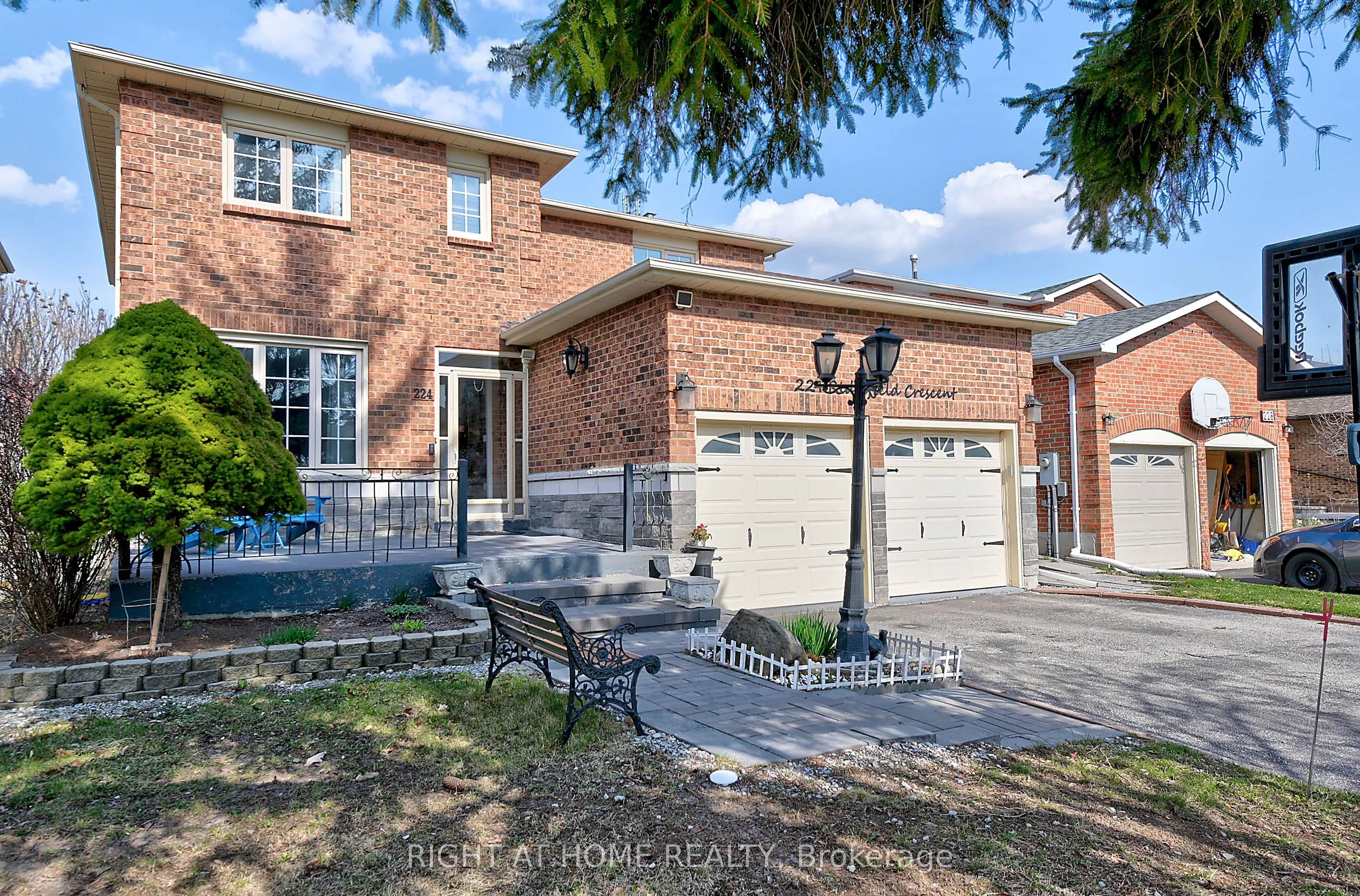 224 Ridgefield Crescent