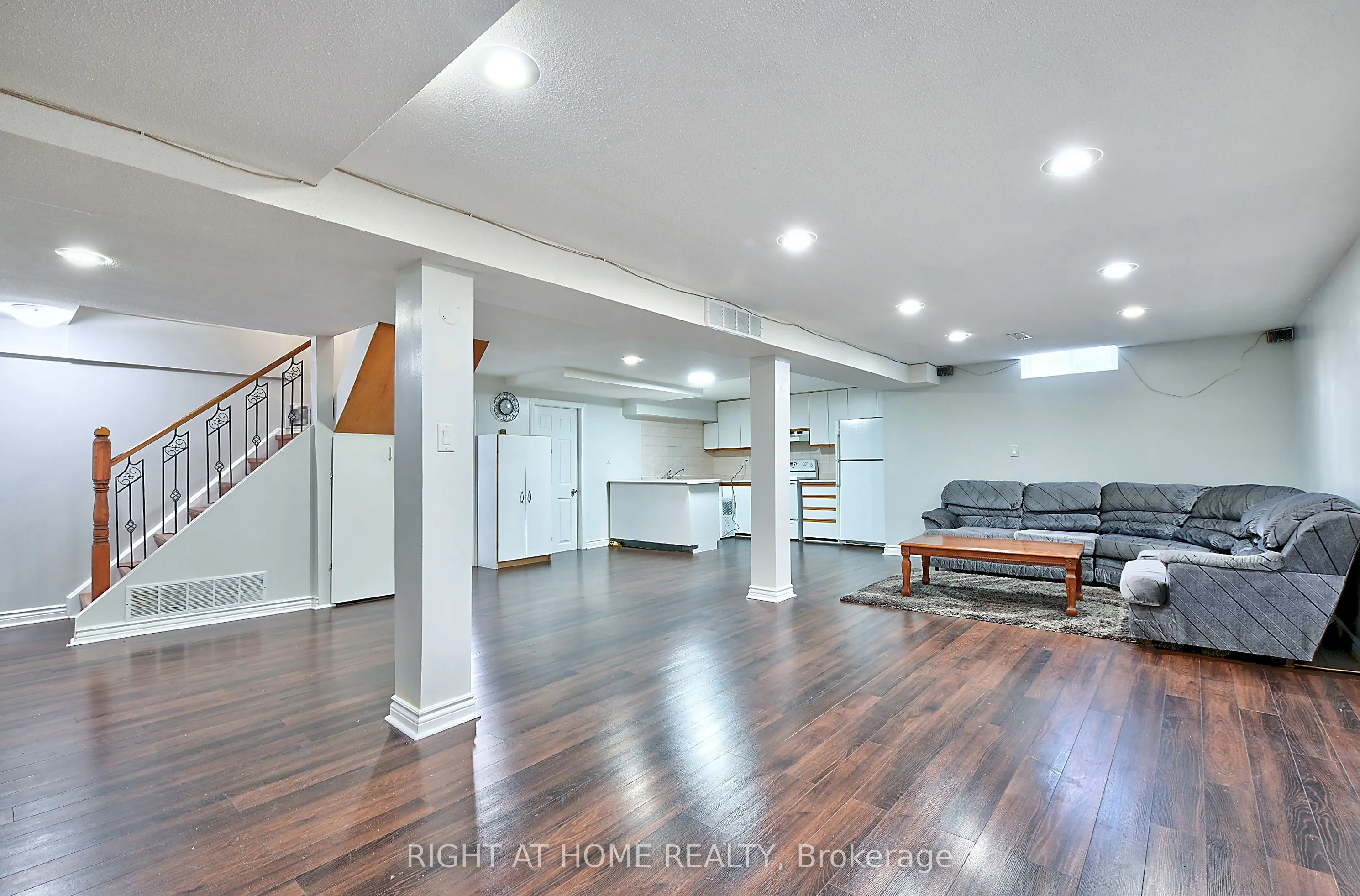 224 Ridgefield Crescent