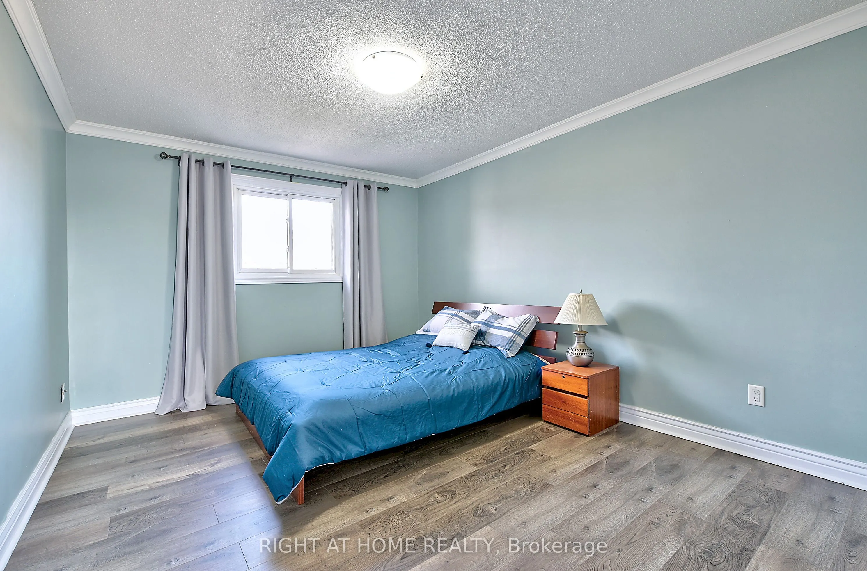 224 Ridgefield Crescent