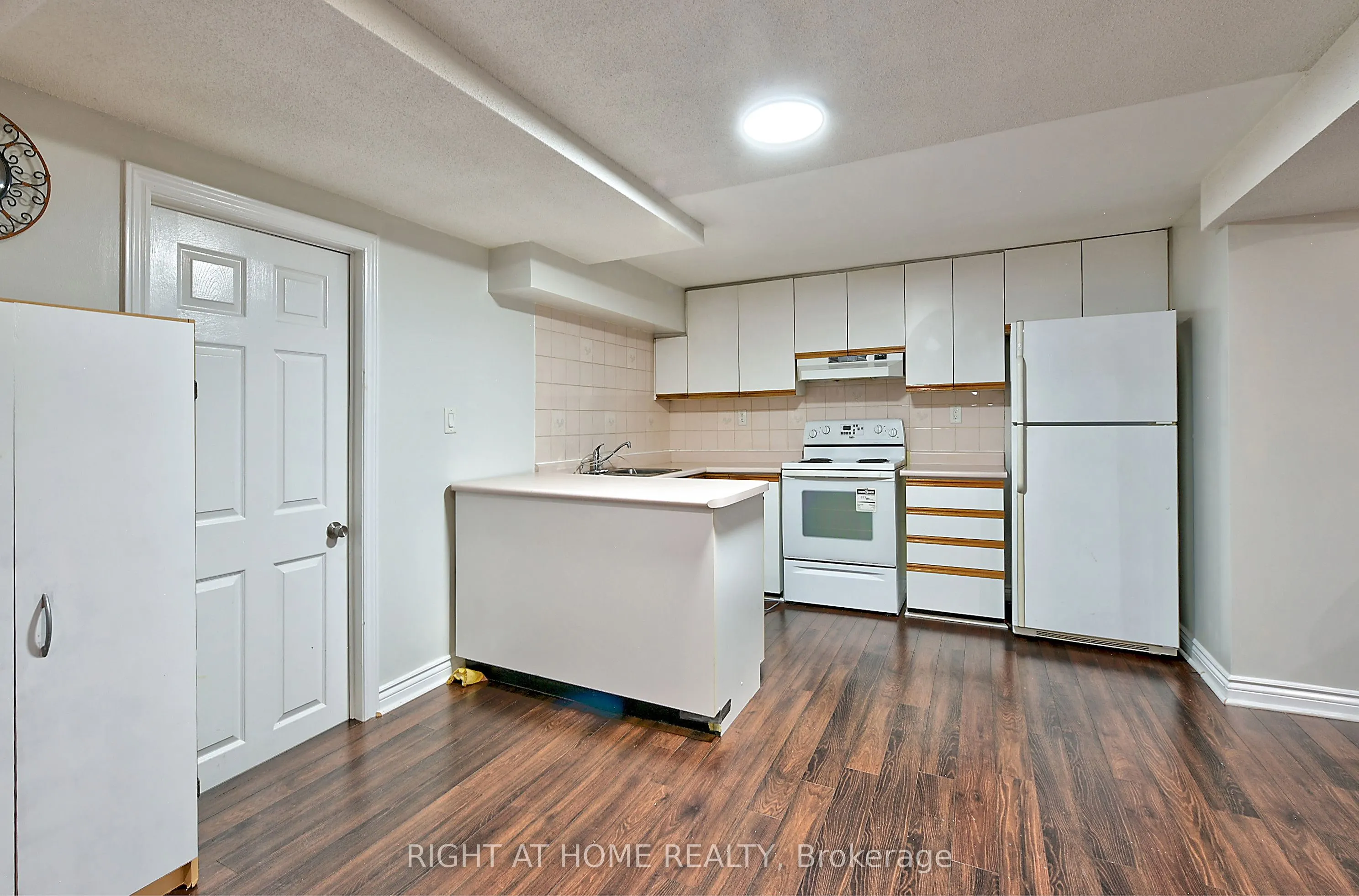 224 Ridgefield Crescent