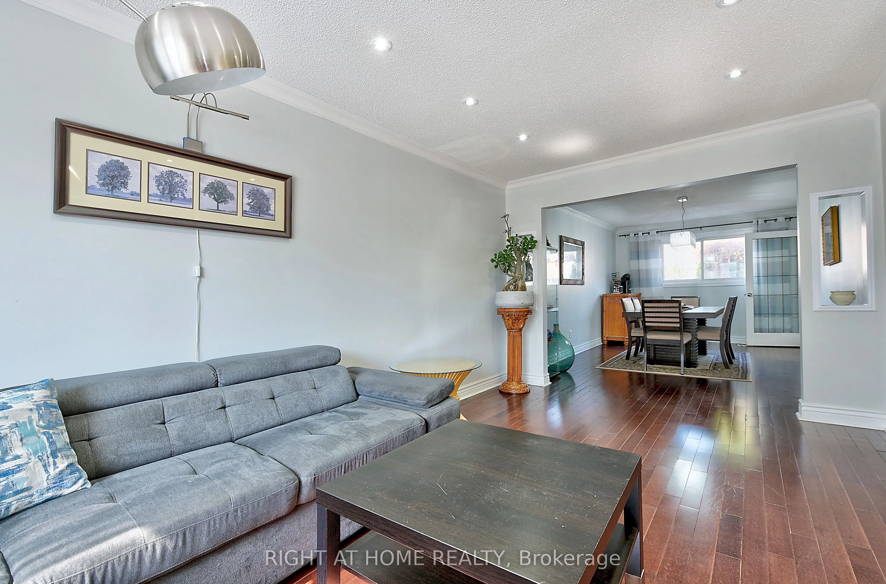 224 Ridgefield Crescent