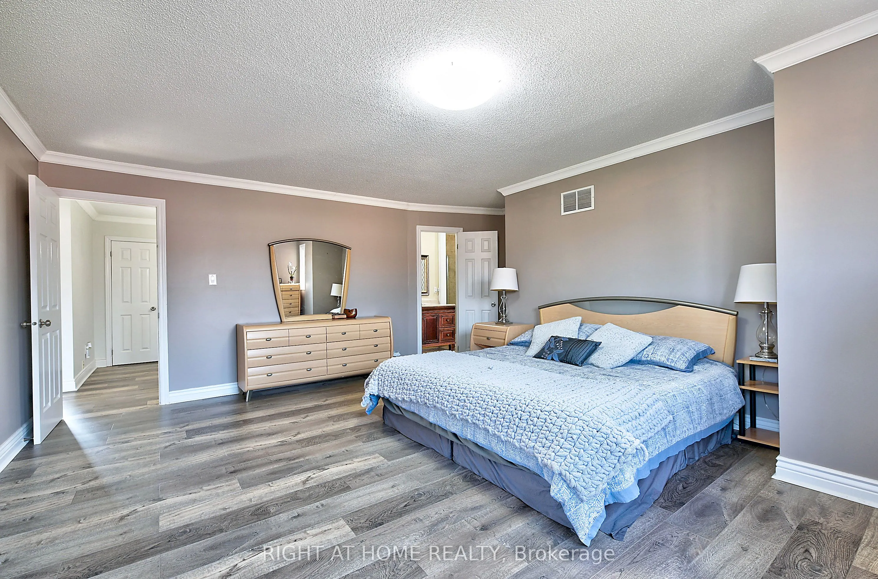 224 Ridgefield Crescent