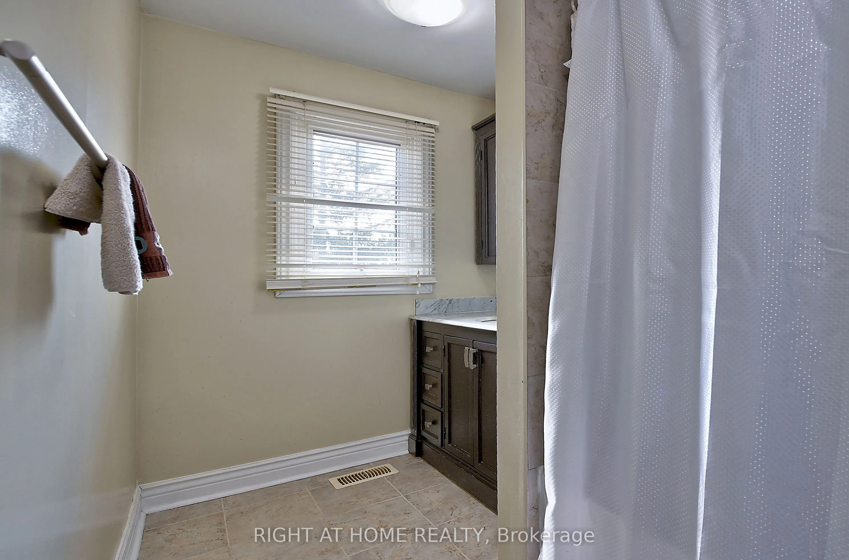 224 Ridgefield Crescent