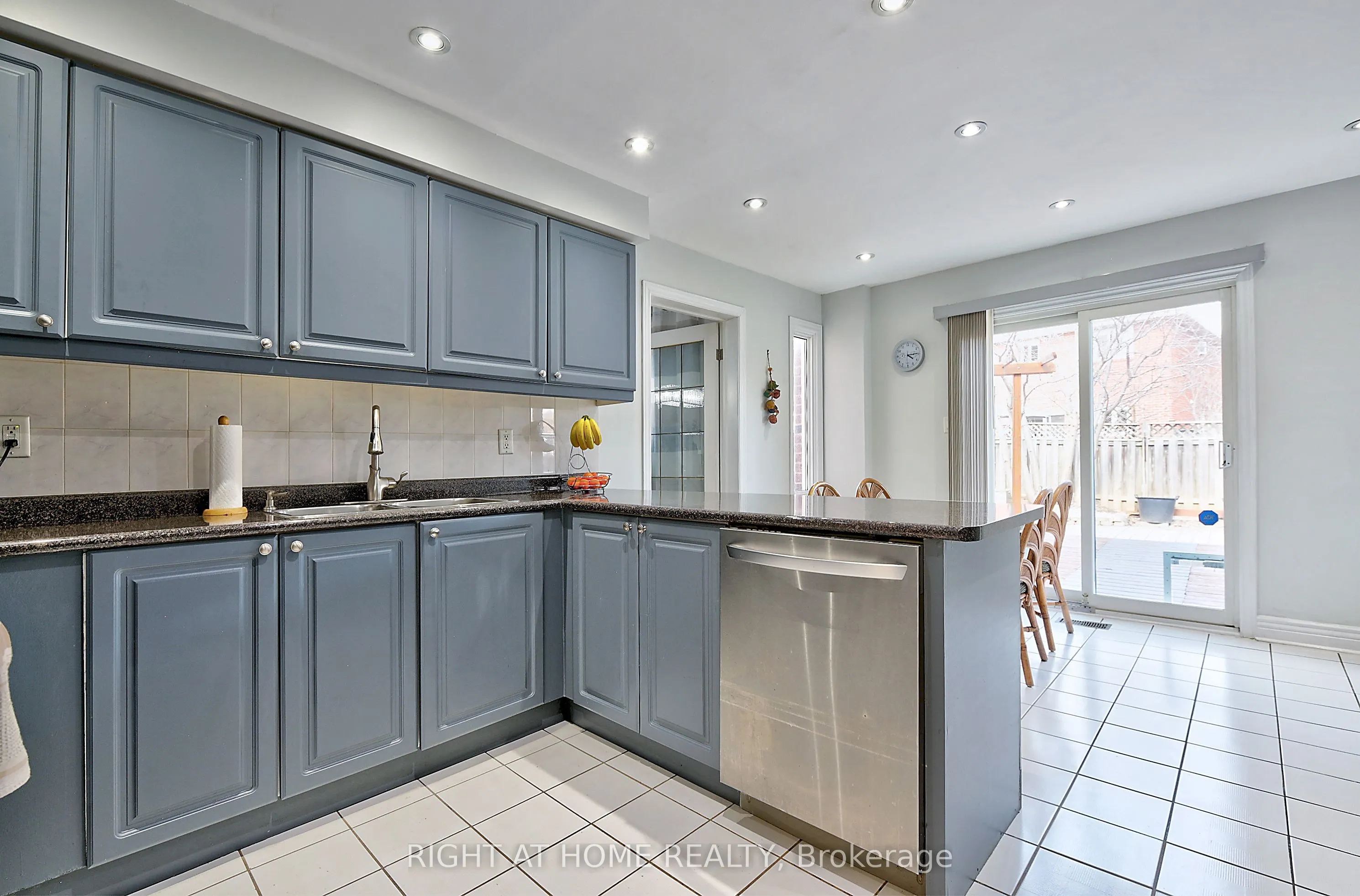 224 Ridgefield Crescent