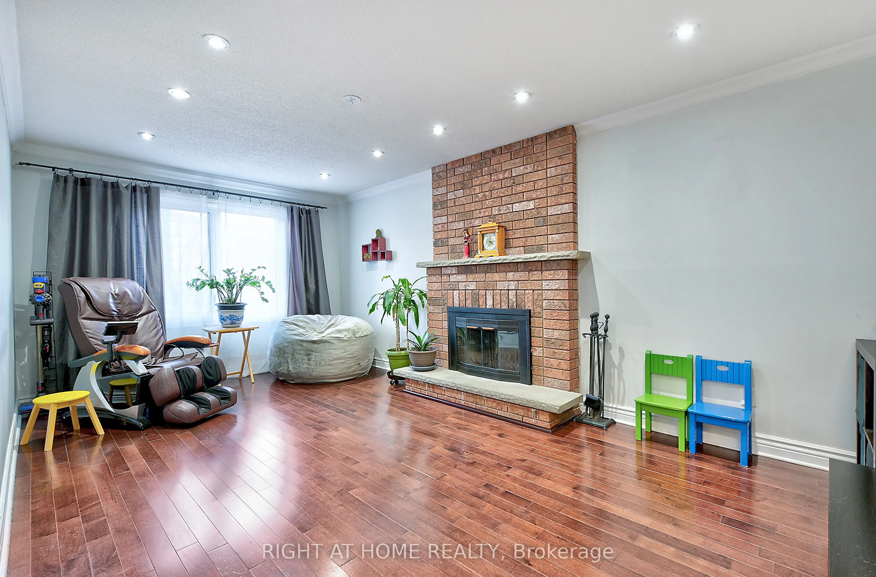 224 Ridgefield Crescent