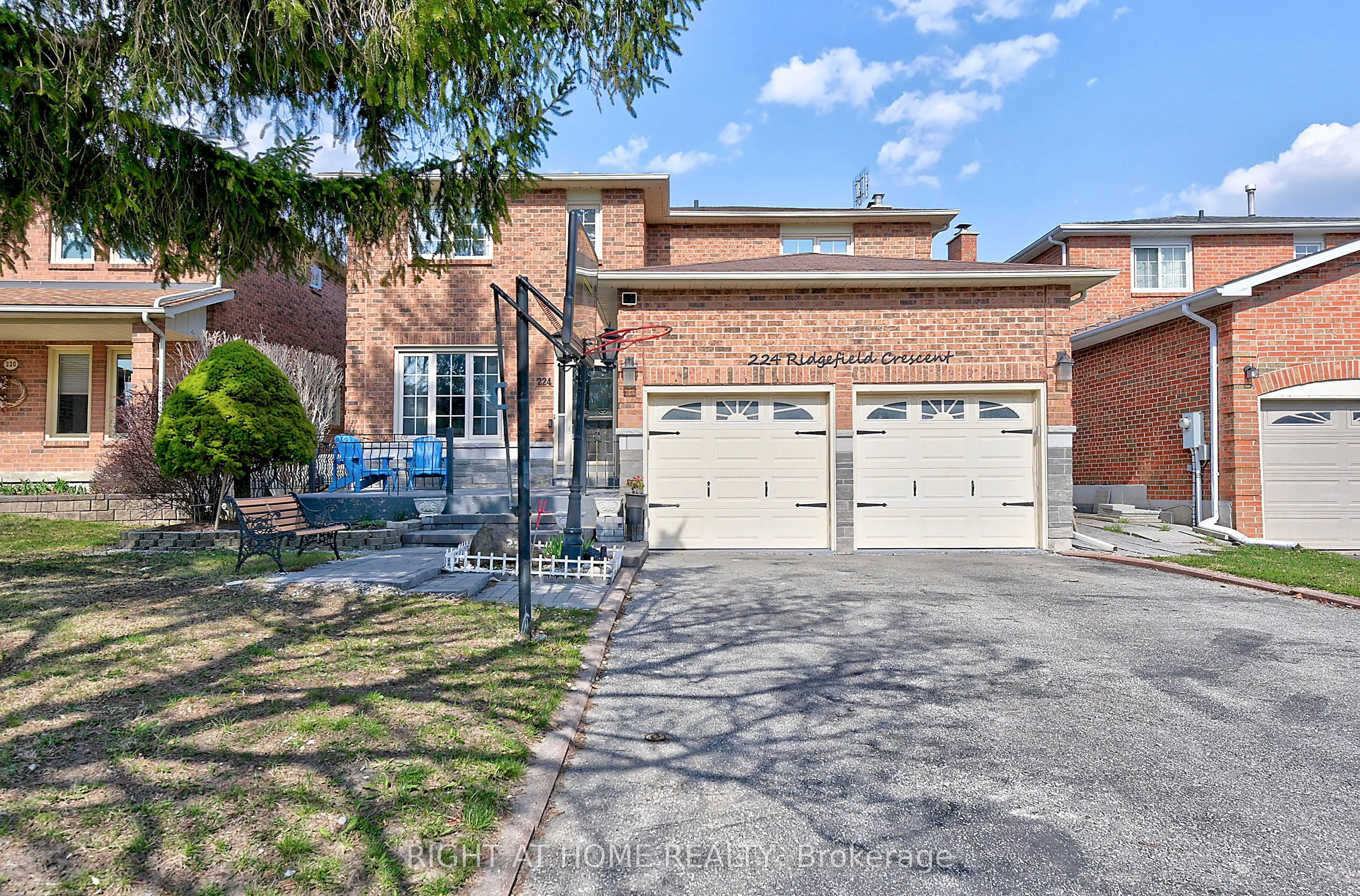 224 Ridgefield Crescent
