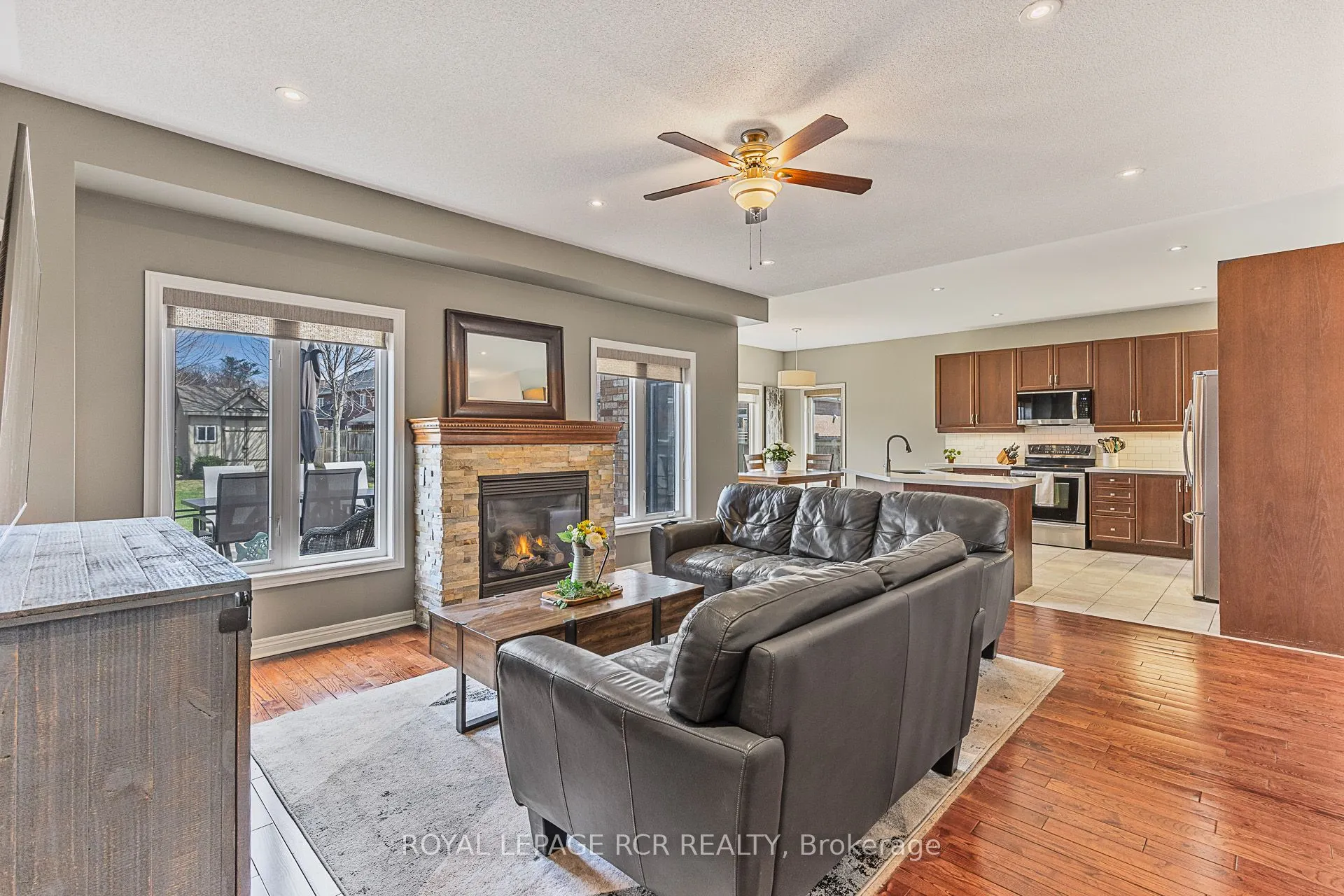 9 Coral Creek Crescent