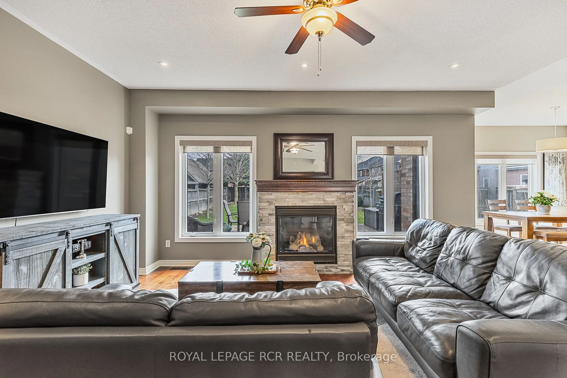 9 Coral Creek Crescent