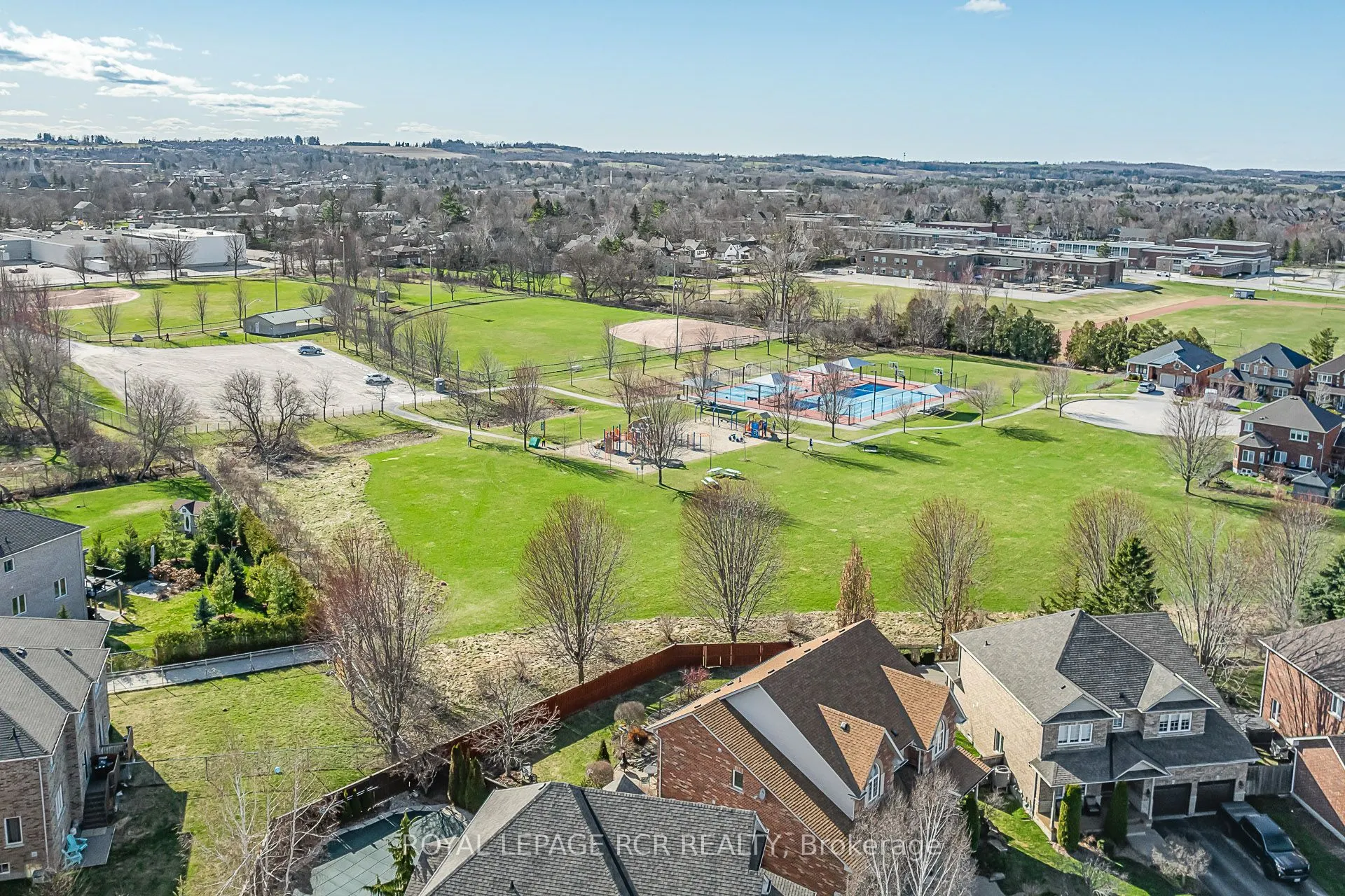 9 Coral Creek Crescent