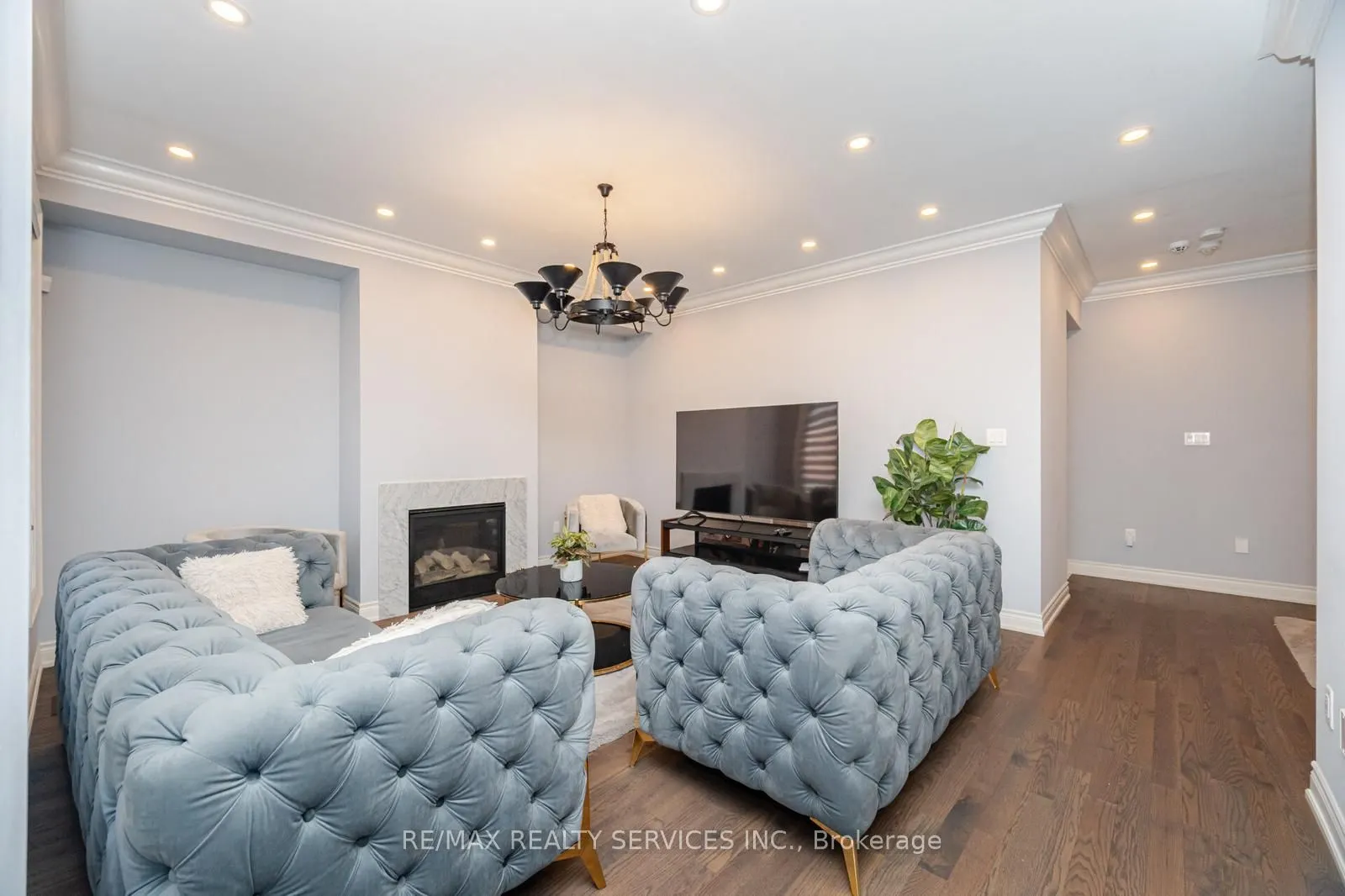 132 Meadow Vista Crescent