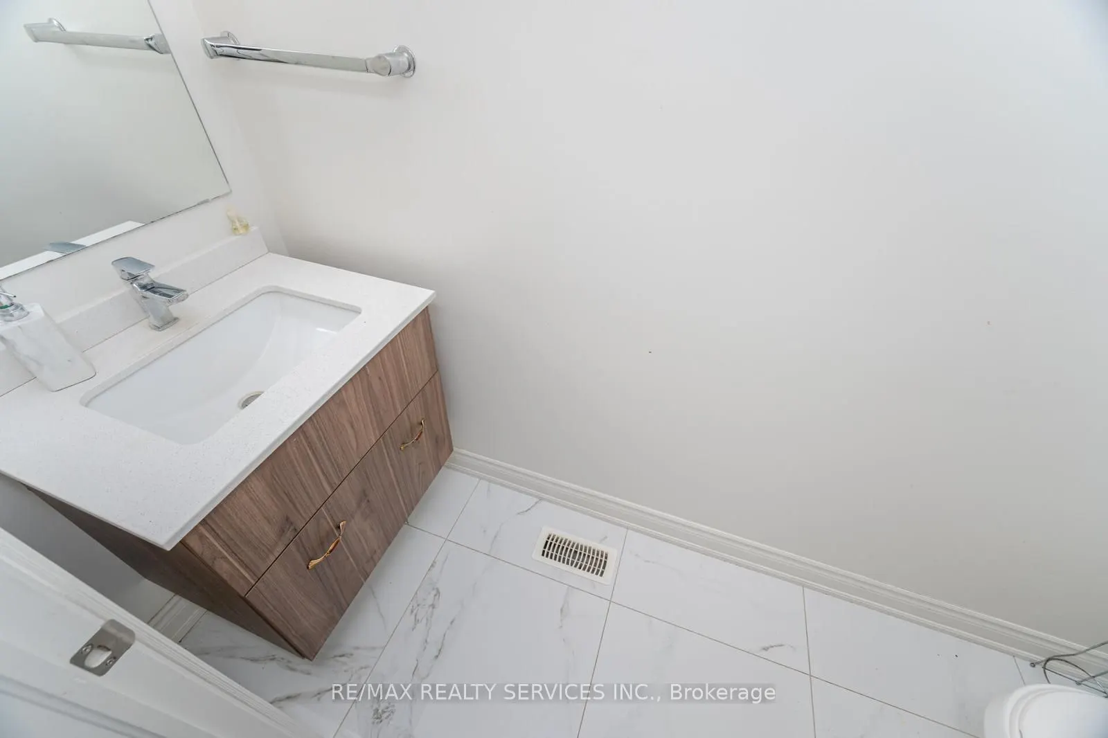 132 Meadow Vista Crescent