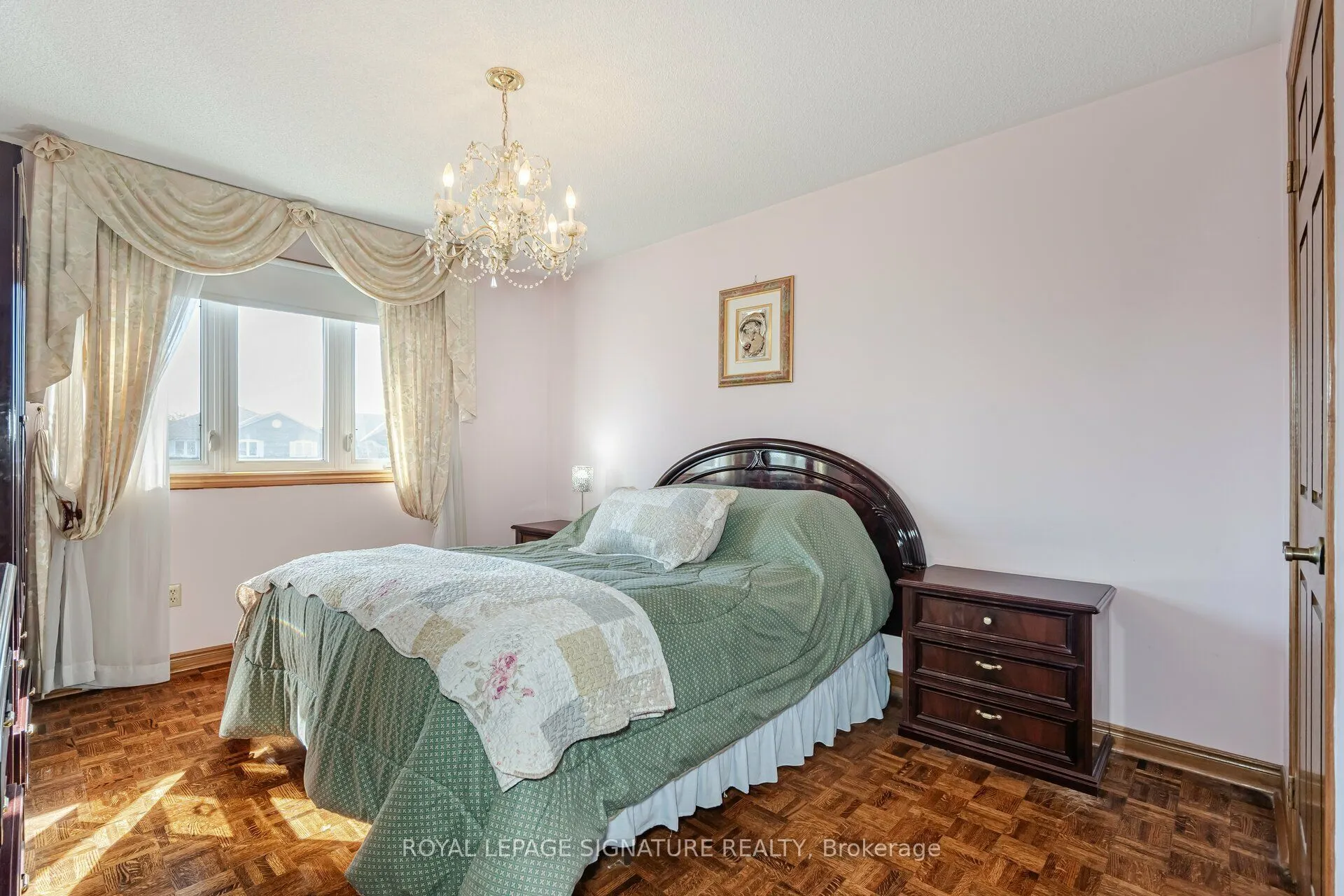 100 Gas Light Crescent