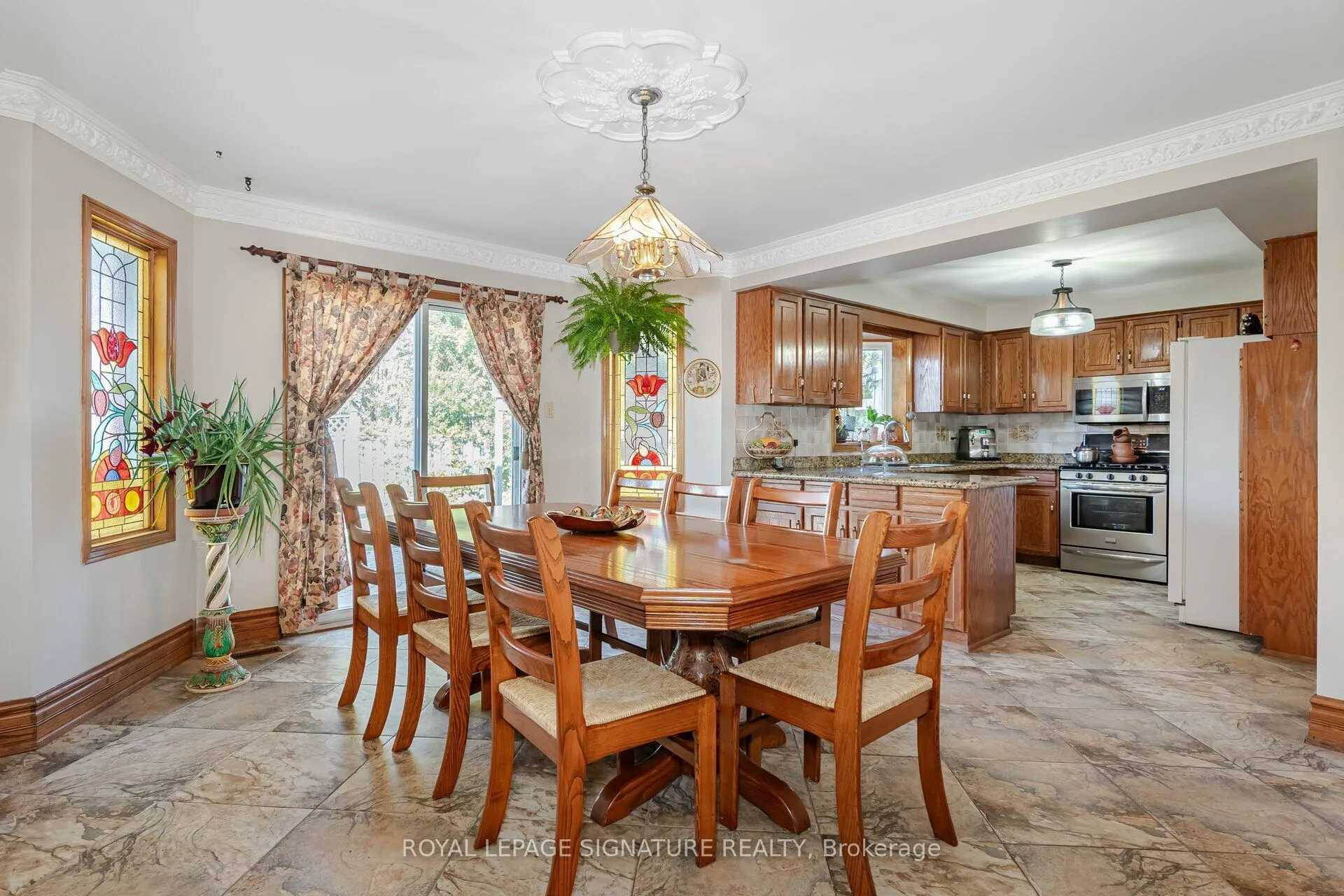 100 Gas Light Crescent