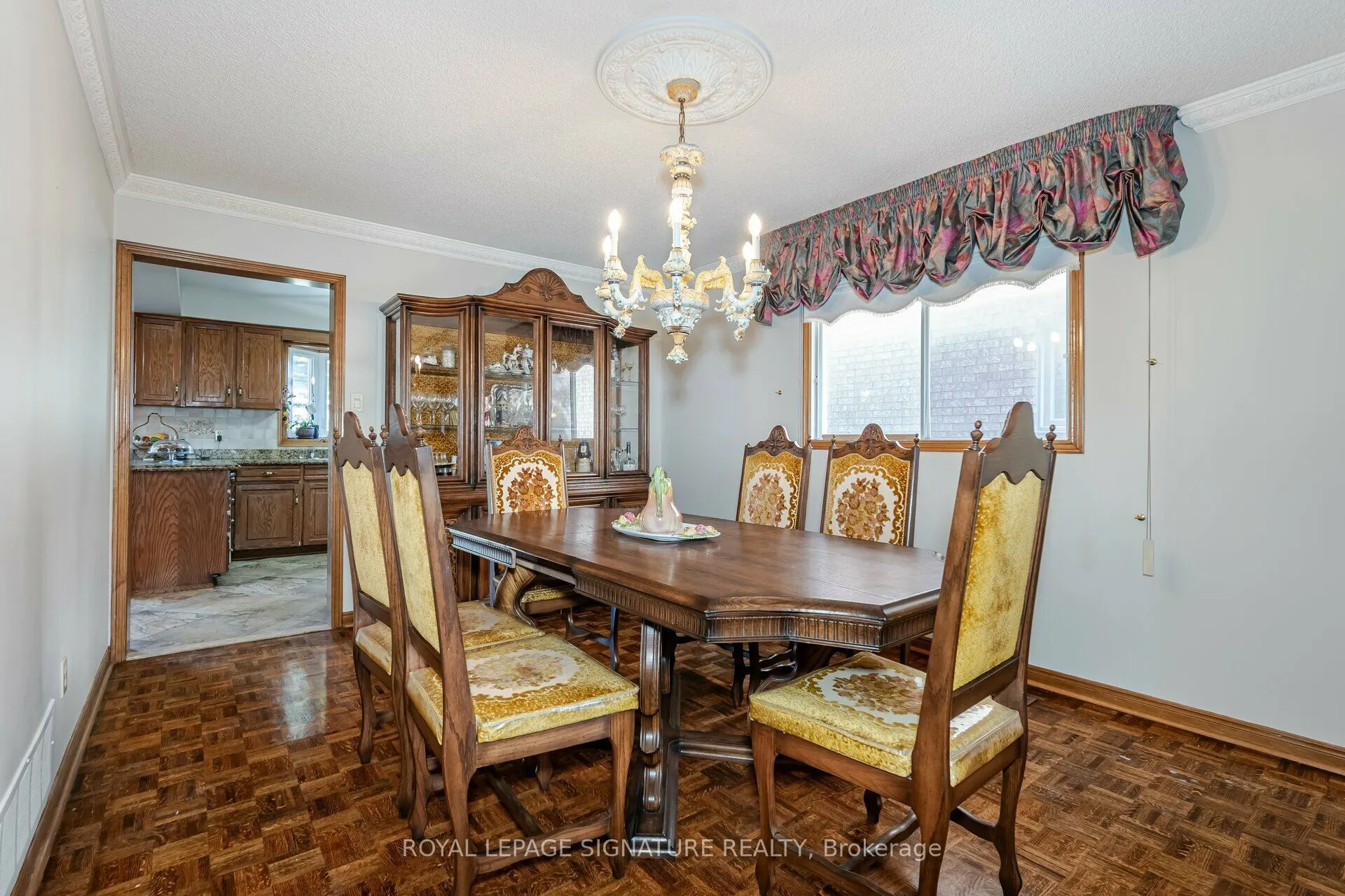 100 Gas Light Crescent