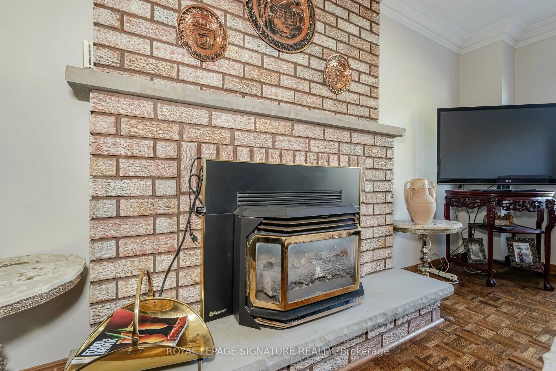 100 Gas Light Crescent