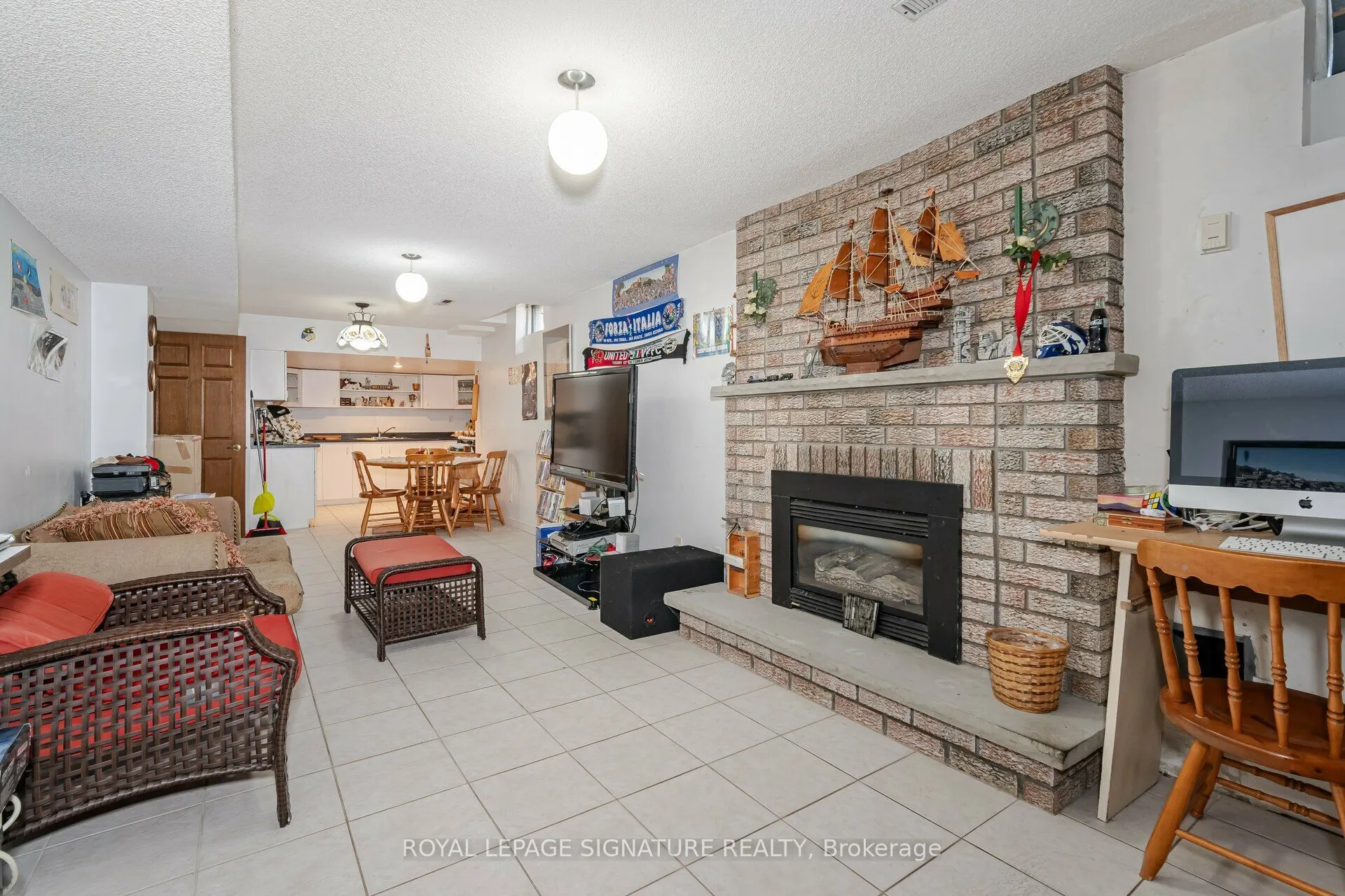 100 Gas Light Crescent