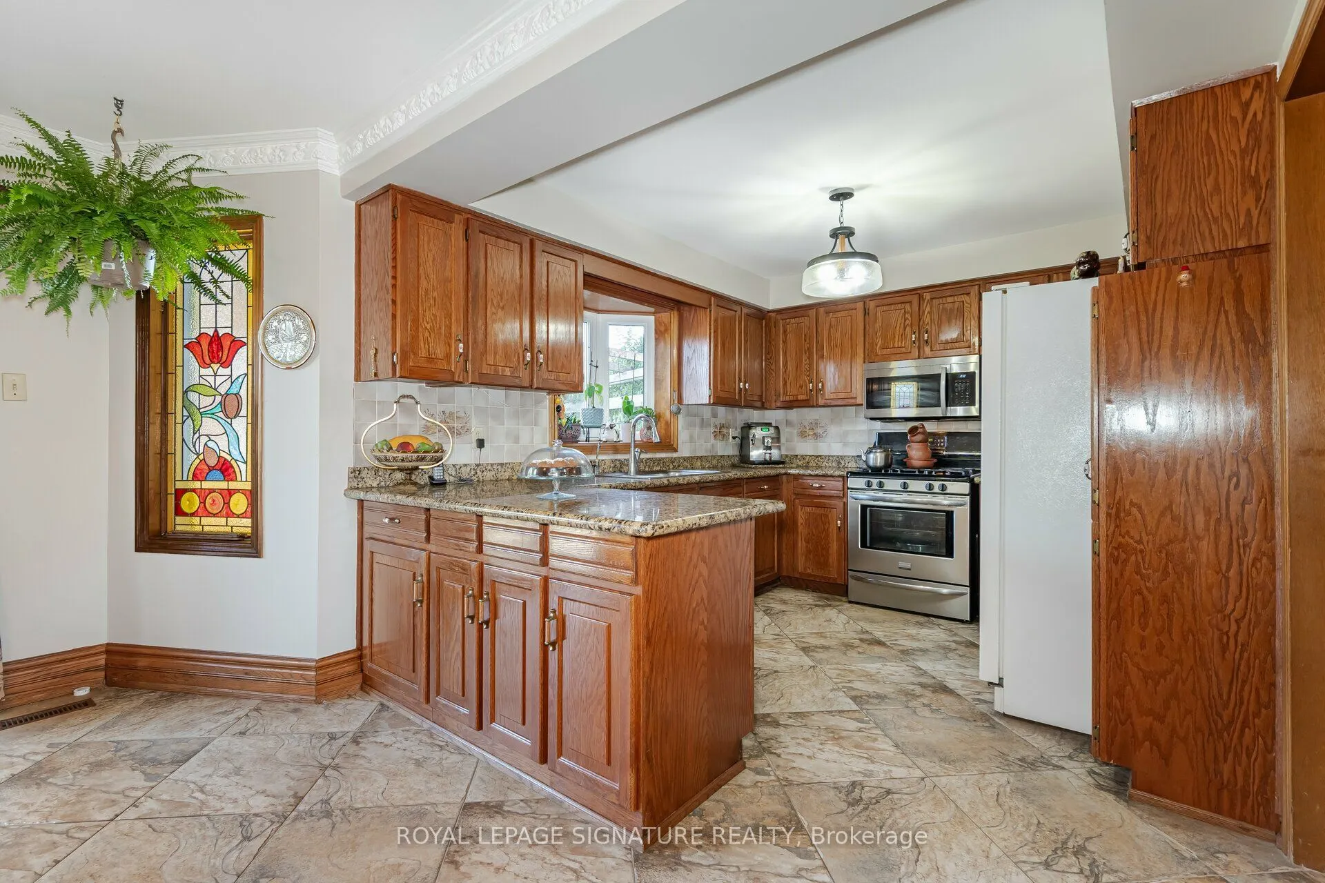 100 Gas Light Crescent