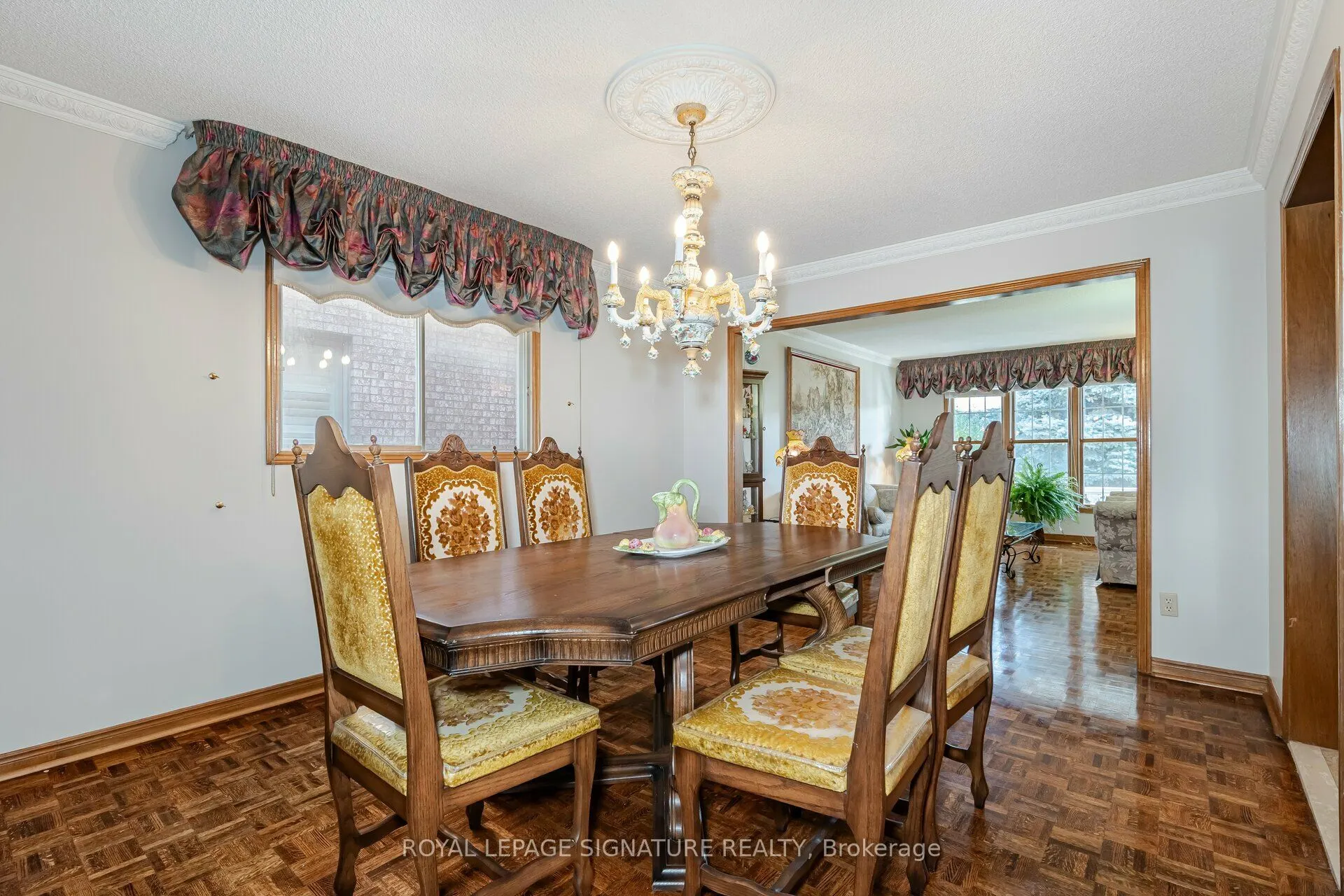 100 Gas Light Crescent