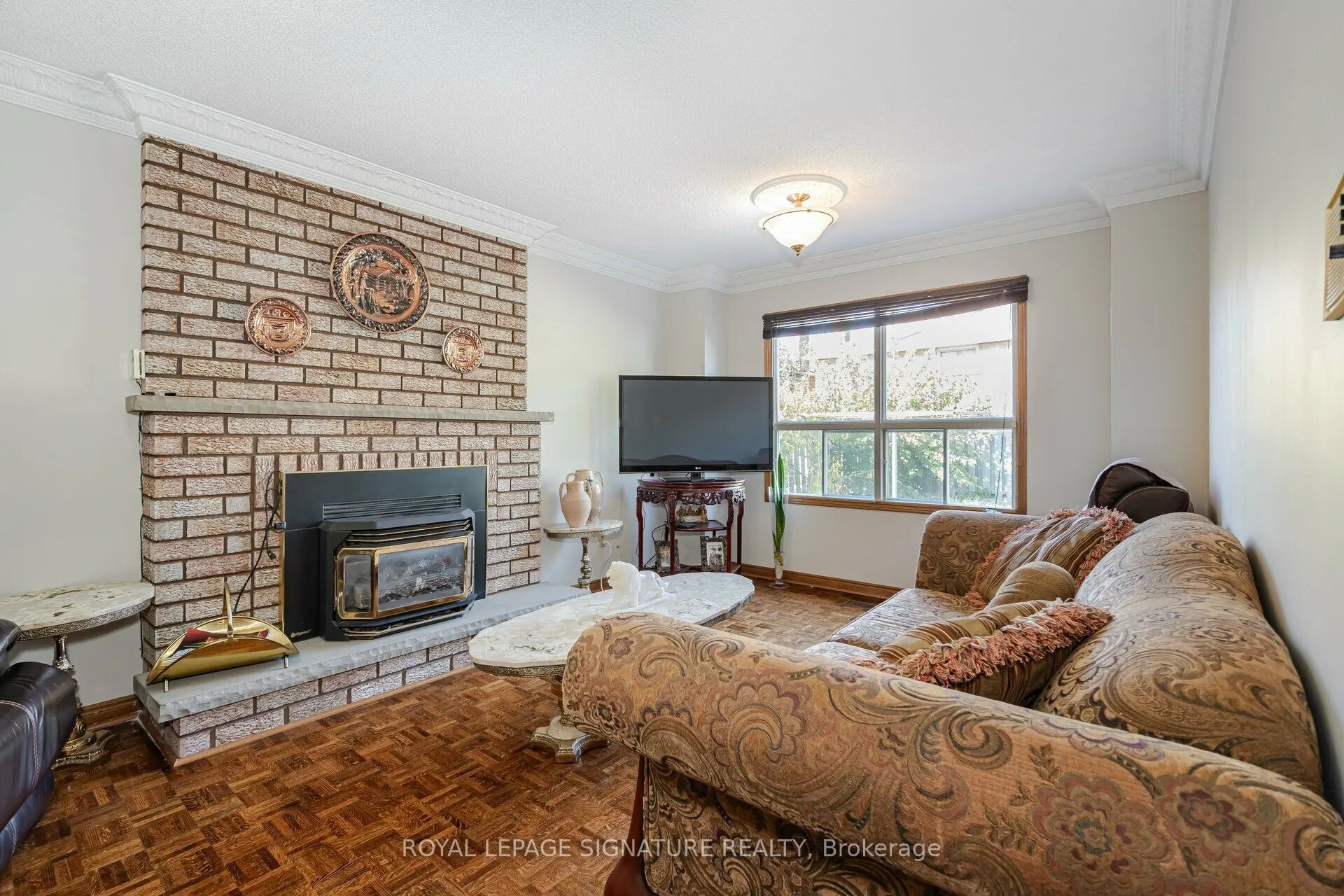 100 Gas Light Crescent