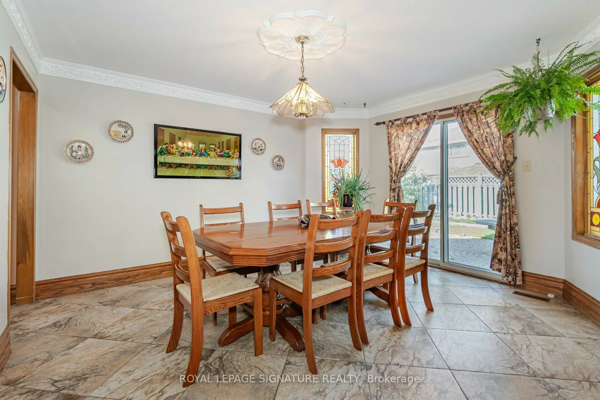 100 Gas Light Crescent