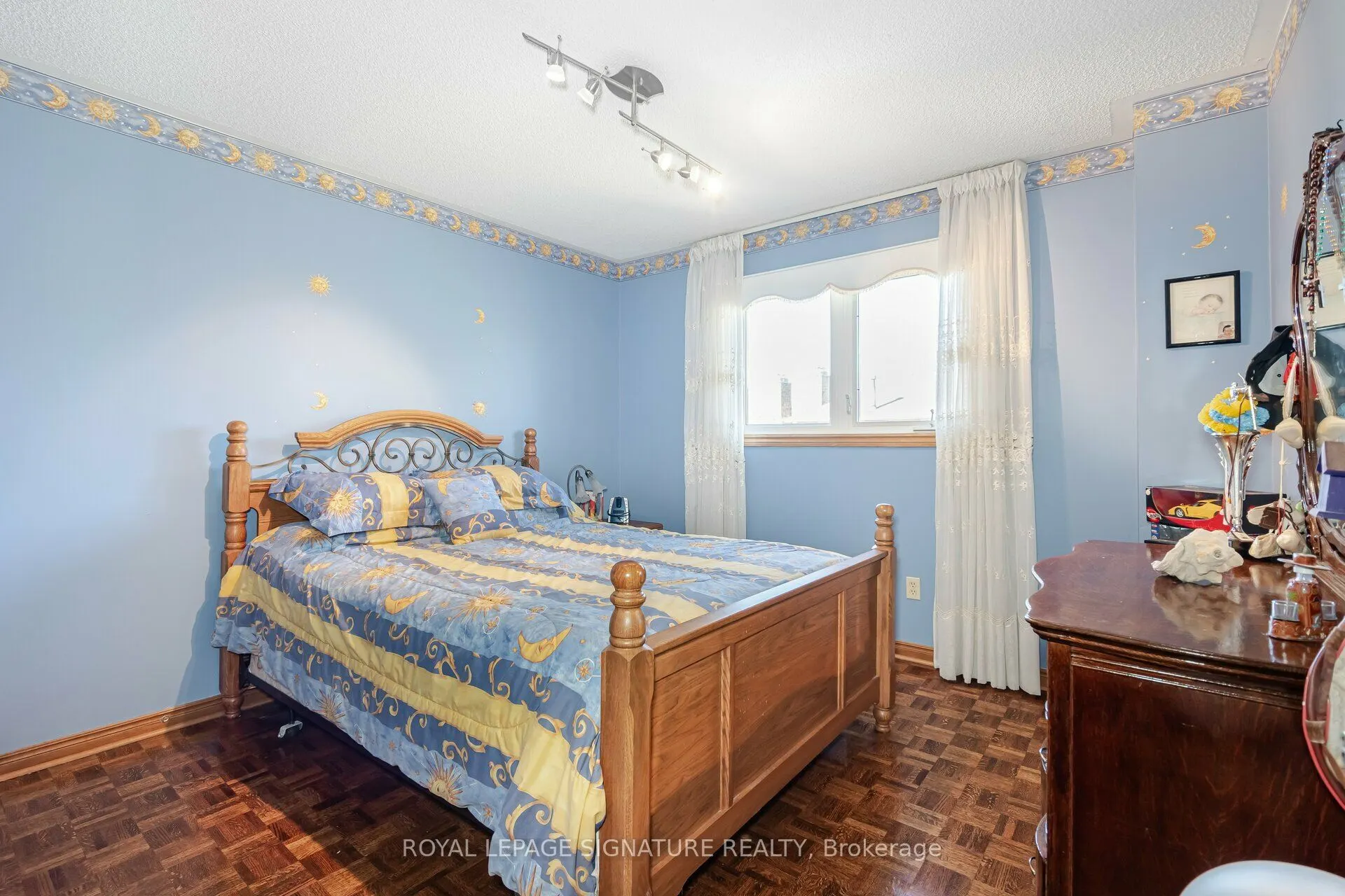 100 Gas Light Crescent