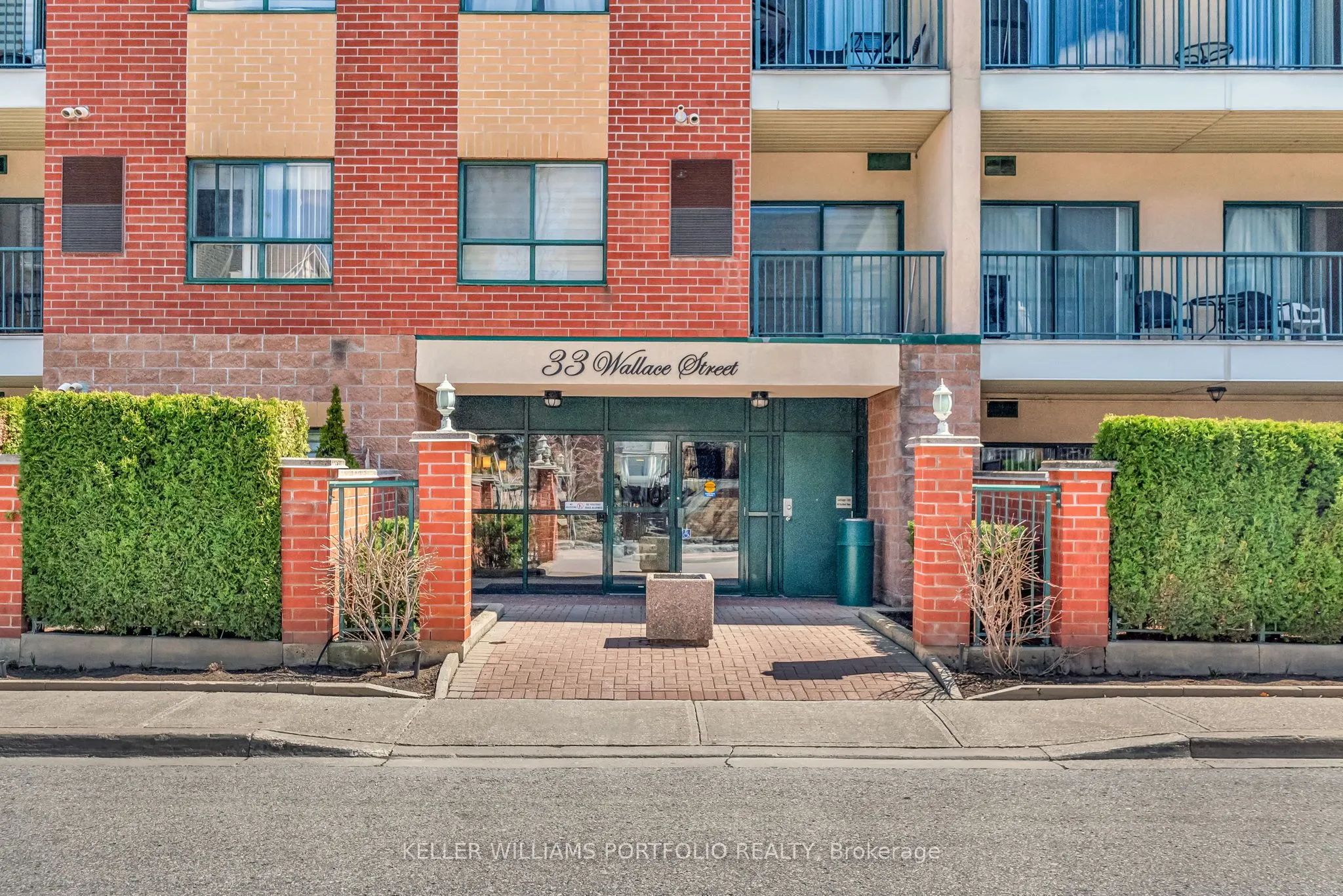 33 Wallace Street W, #222