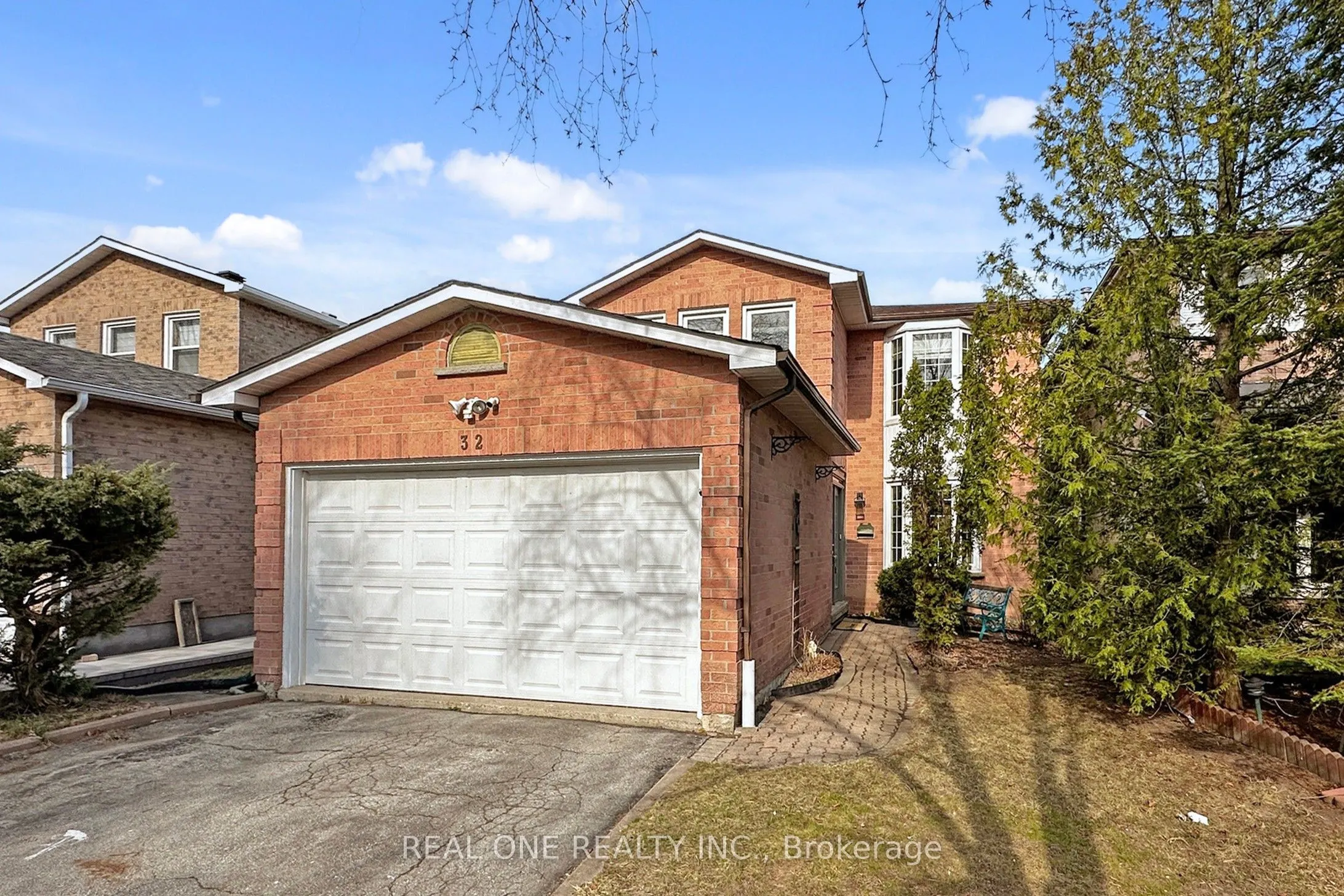32 Adrian Crescent