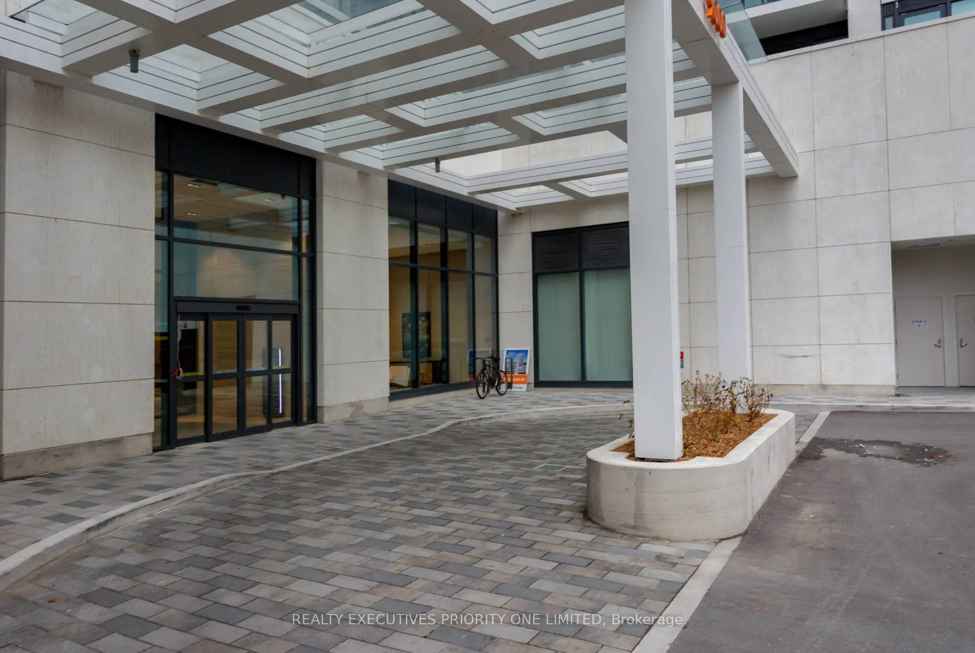 9000 Jane Street #923