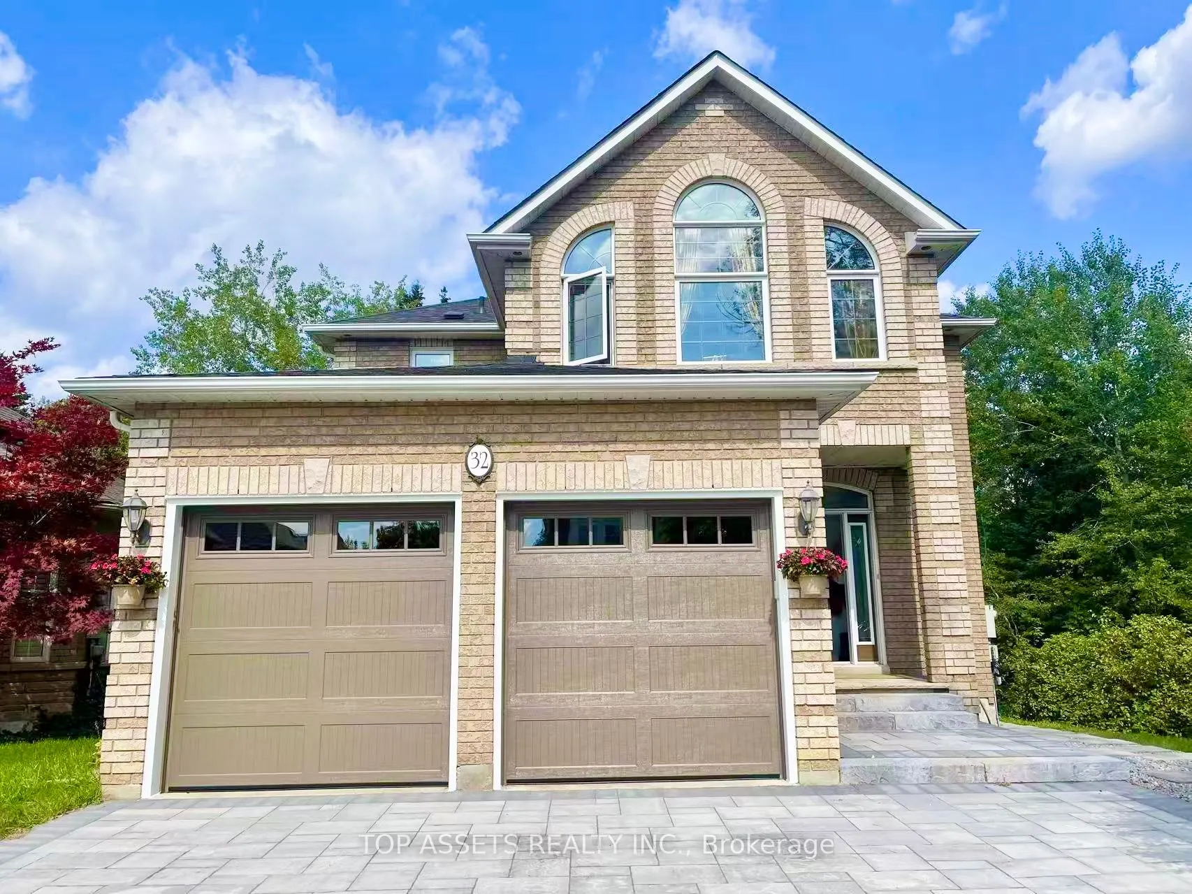 32 Headwater Crescent