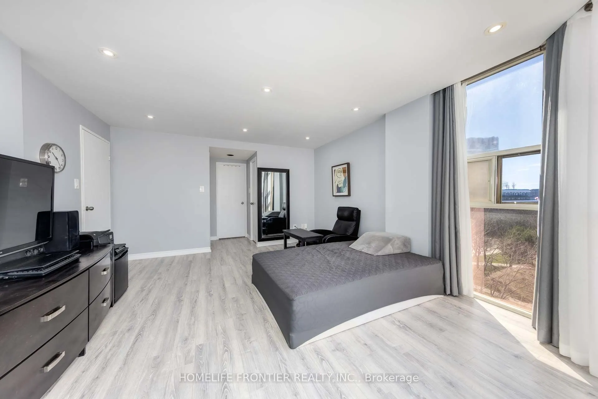 20 Baif Boulevard, #704