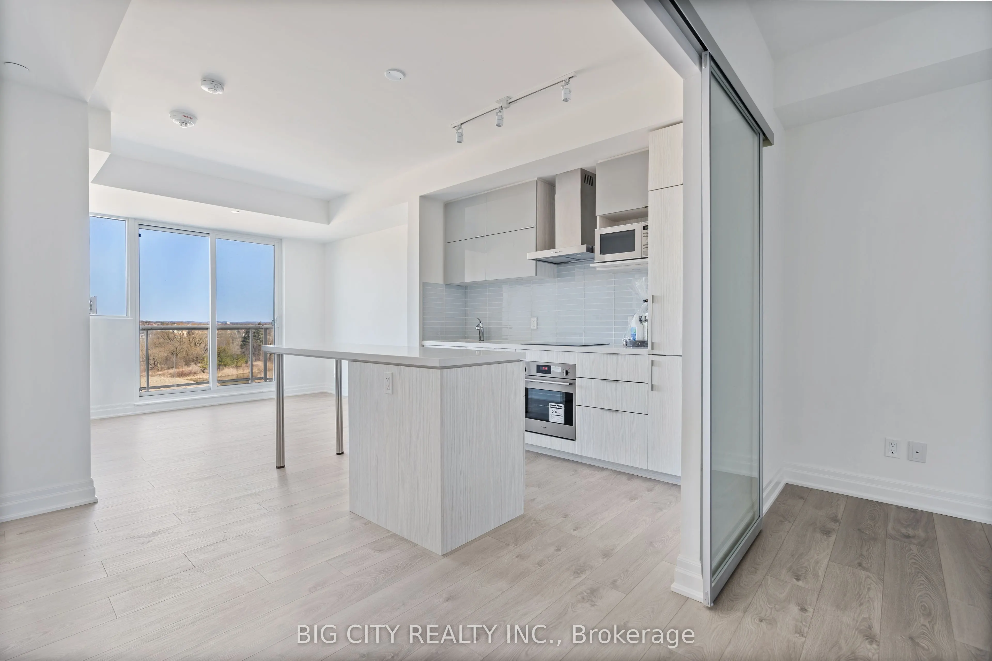 18 Rouge Valley Drive W, #515