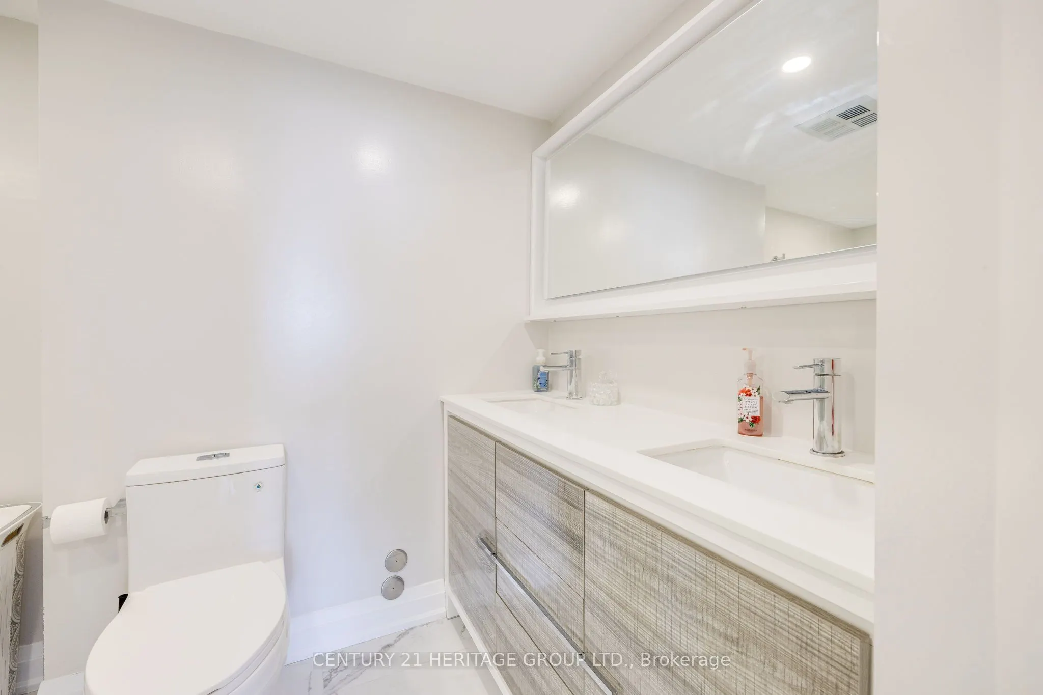 7 Townsgate Drive, #707