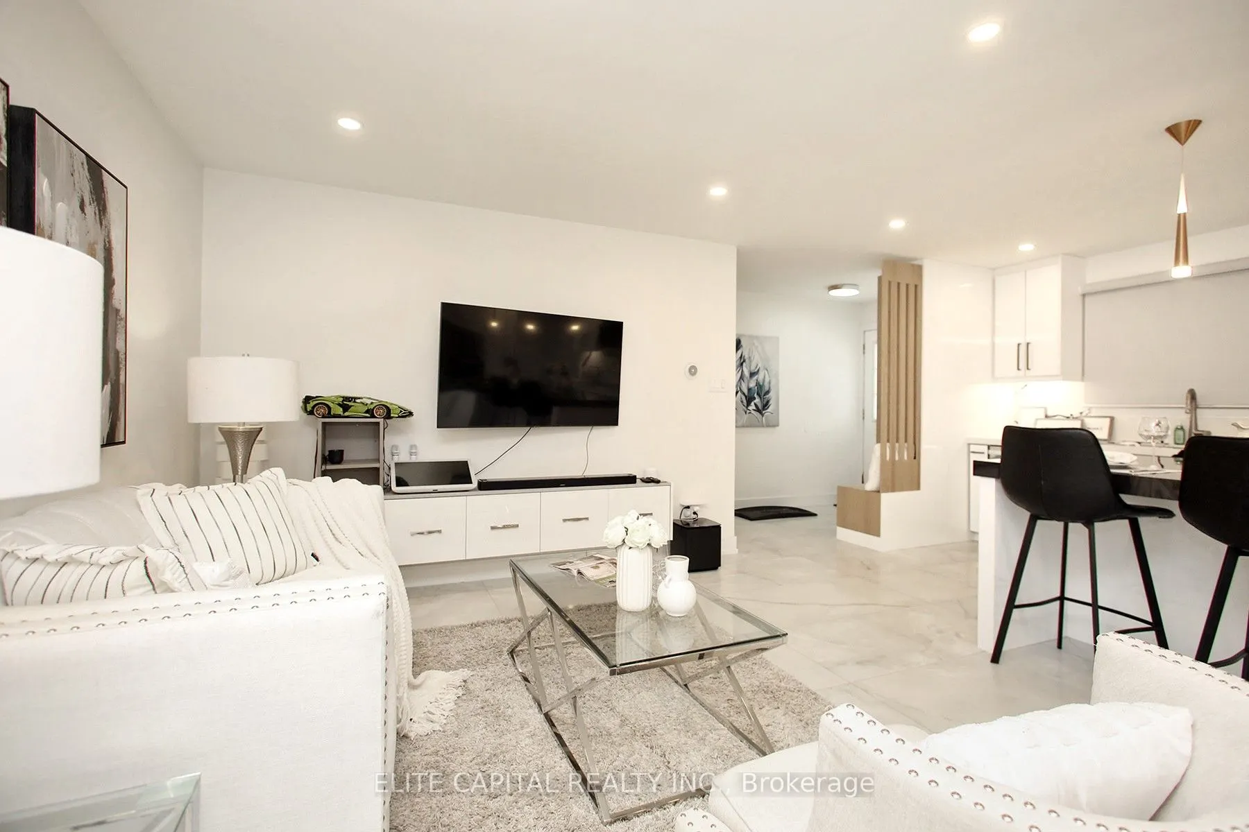 225 Snowshoe Crescent